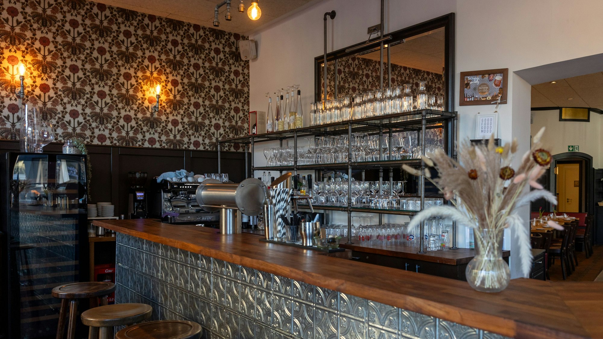 Die Theke im Schelds em Oellig in Nippes. (Archivbild)