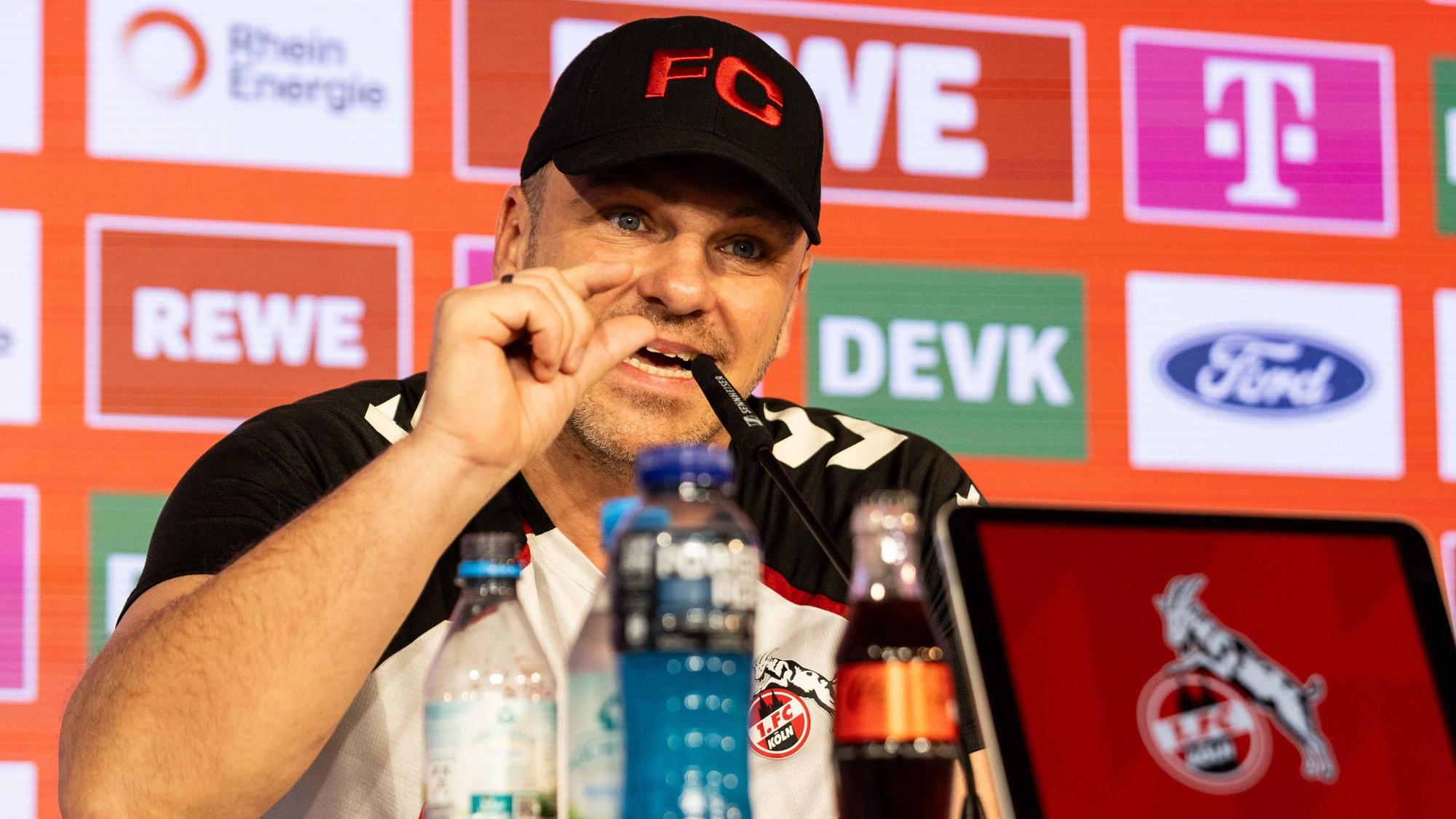 Es fehlt nur ein bisschen: Cheftrainer Lukas Kwasniok und der 1. FC Köln reisen hoffnungsfroh zum Topspiel der Bundesliga.