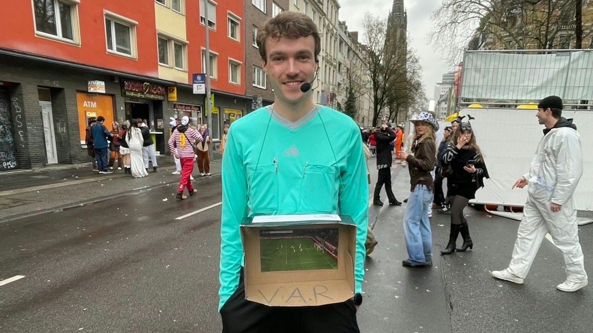 Luis aus dem Münsterland geht als Videoschiedsrichter