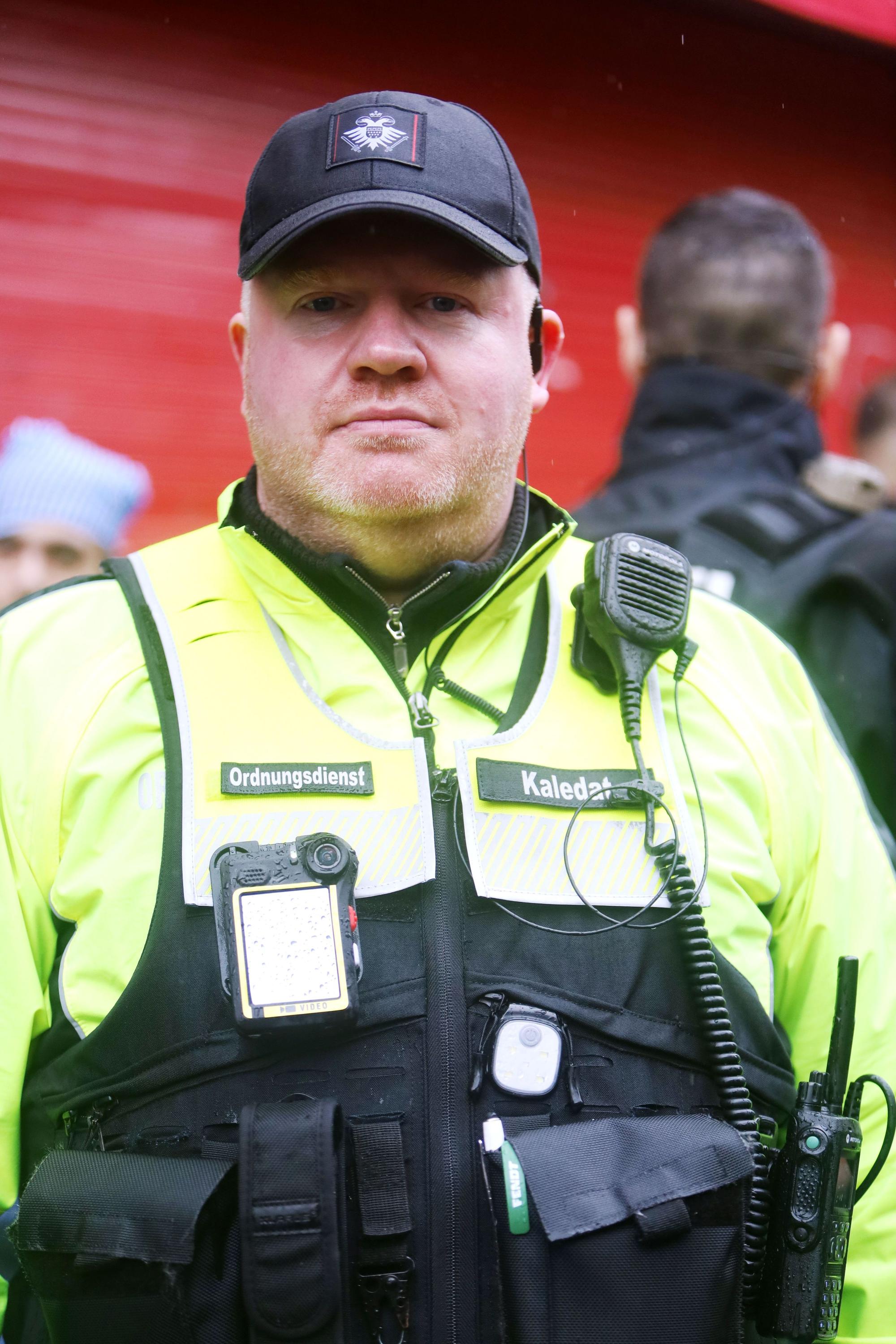 Mike Kaledat kontrolliert seit 17 Jahren an Weiberfastnacht für die Stadt.