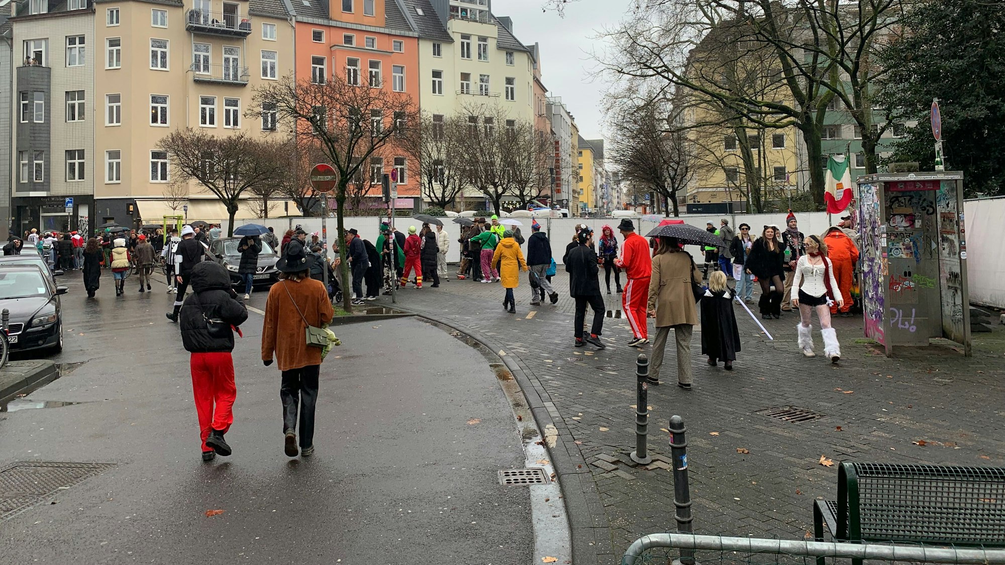 Wenig los am Brüsseler Platz. In den Kneipen herrscht jedoch ausgelassene Stimmung.