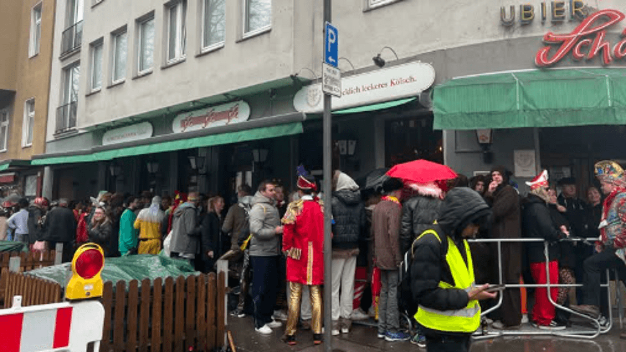 Schlange vor der Ubierschänke