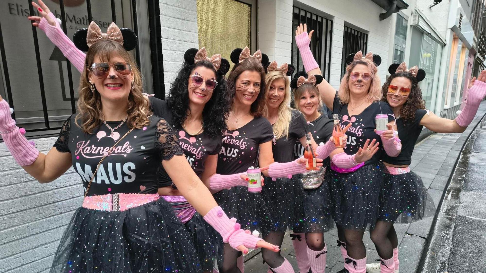 Diese Gruppe hatte sich an Weiberfastnacht als „Karnevalsmaus“ verkleidet.