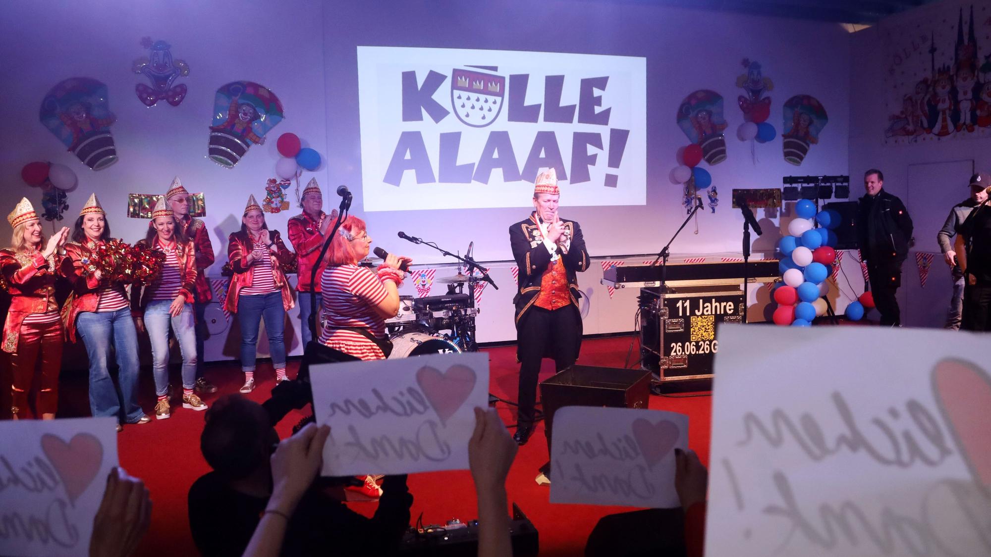 Die JVA Köln-Ossendorf veranstaltet ihre traditionelle Karnevalssitzung für weibliche Inhaftierte.