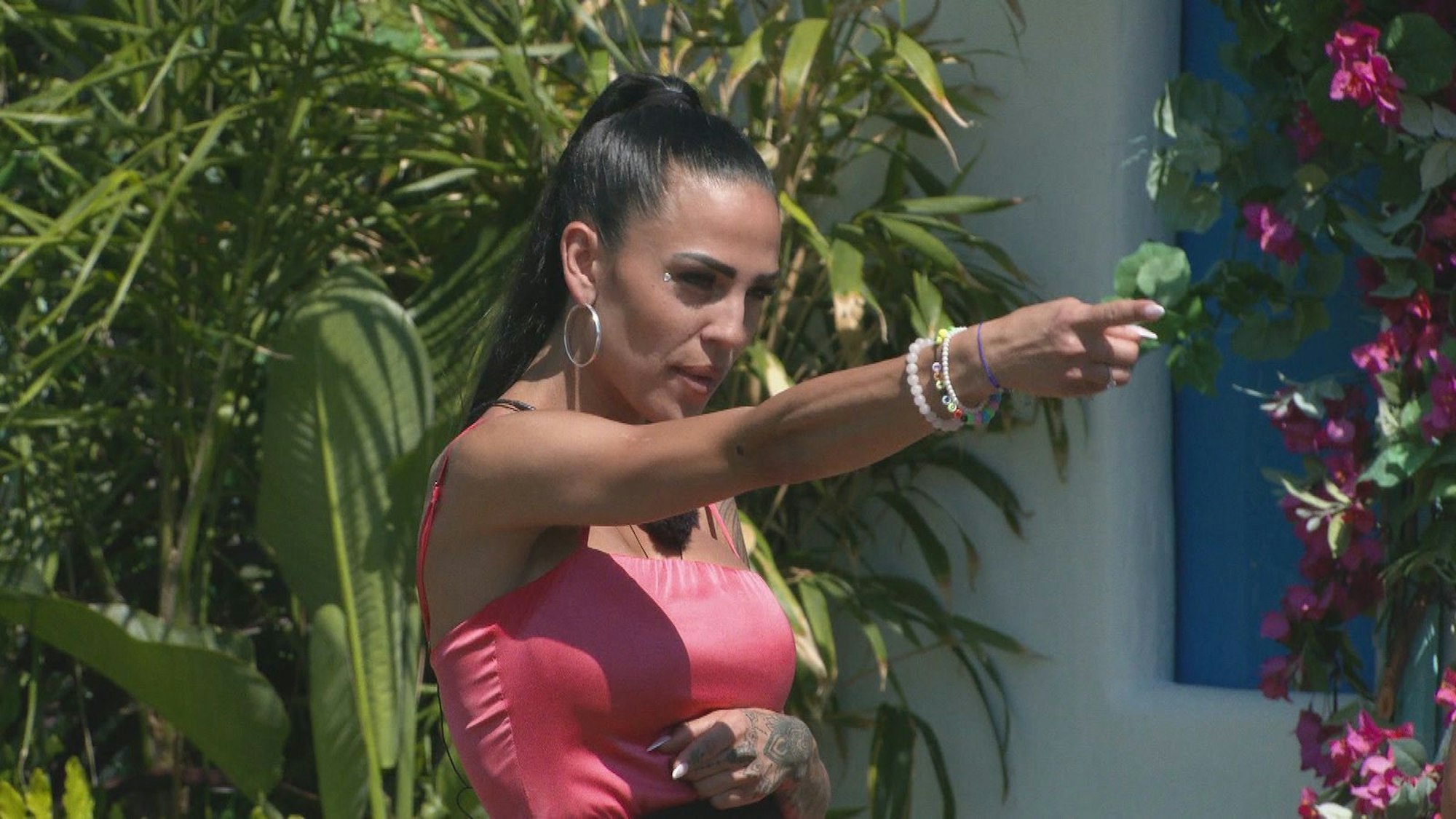 Elena wetterte gegen die Nachrichten der Partnerinnen: „Ekelhaft!“ (Bild: RTL)