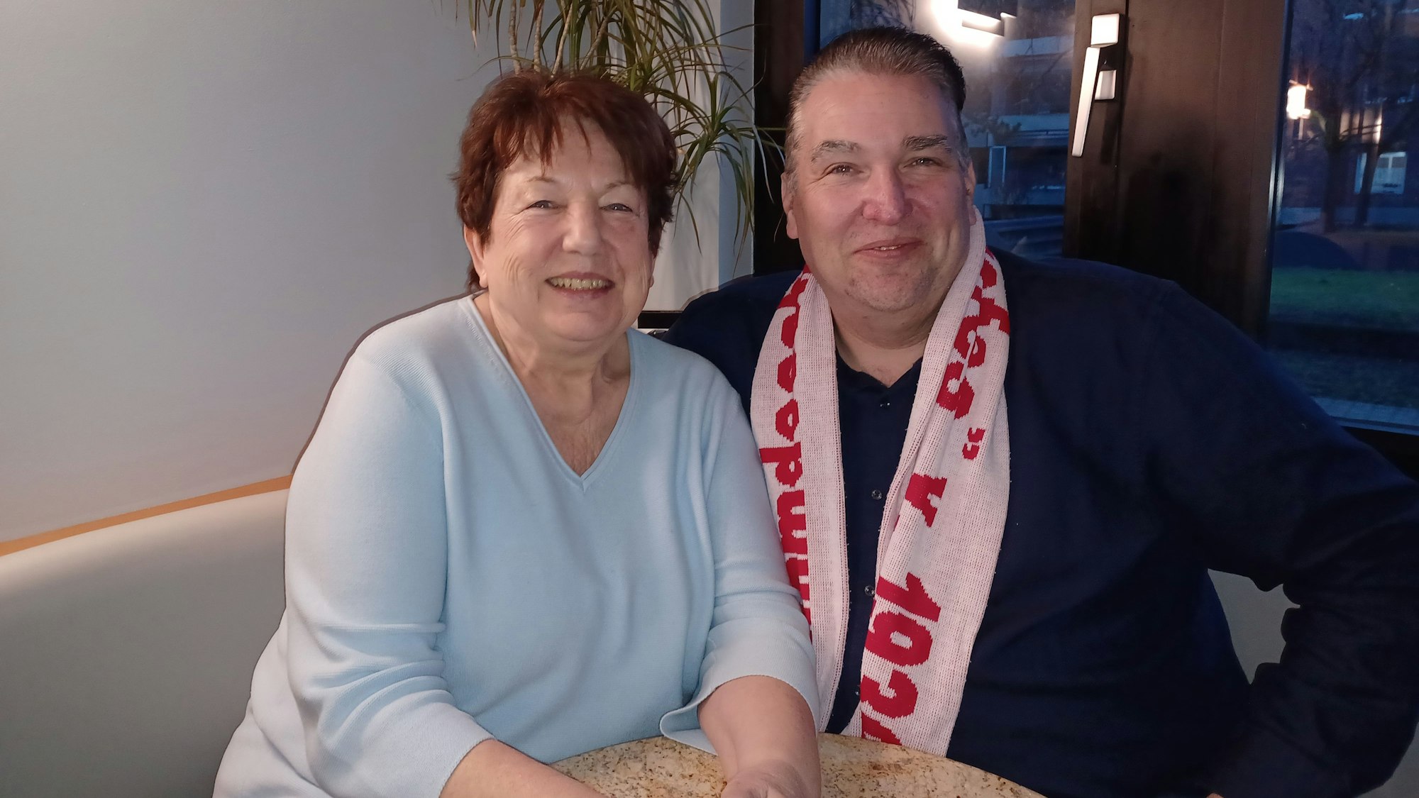 Hildegard Schmidt übergab den Vereinsvorsitz an Heinz Auge – und bleibt dem Verein als Kassiererin und Ehrenvorsitzende erhalten.