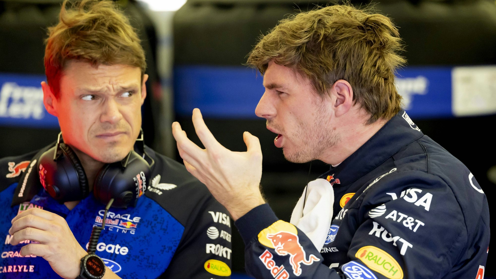 Max Verstappen zeigt emotionen.