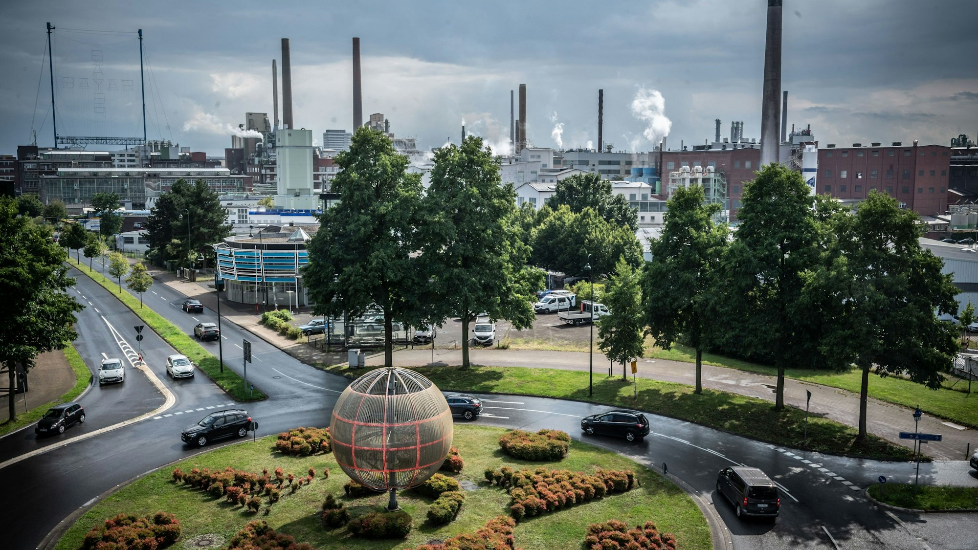 Leverkusen steckt in einer nie dagewesenen Finanzkrise.