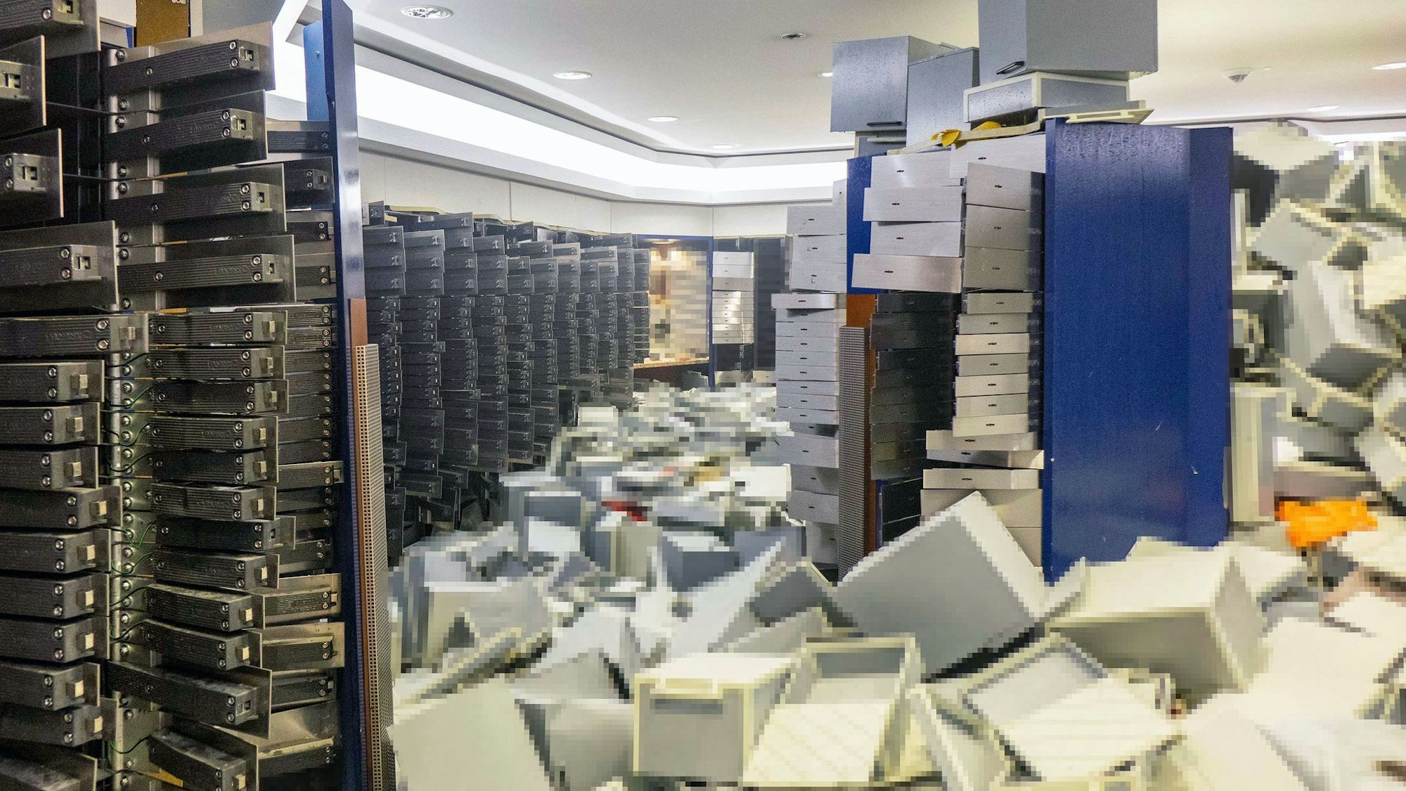 Blick in den verwüsteten Tresorraum der Sparkasse in Gelsenkirchen-Buer. Die Polizei veröffentlichte dieses Foto einige Wochen nach der Tat.