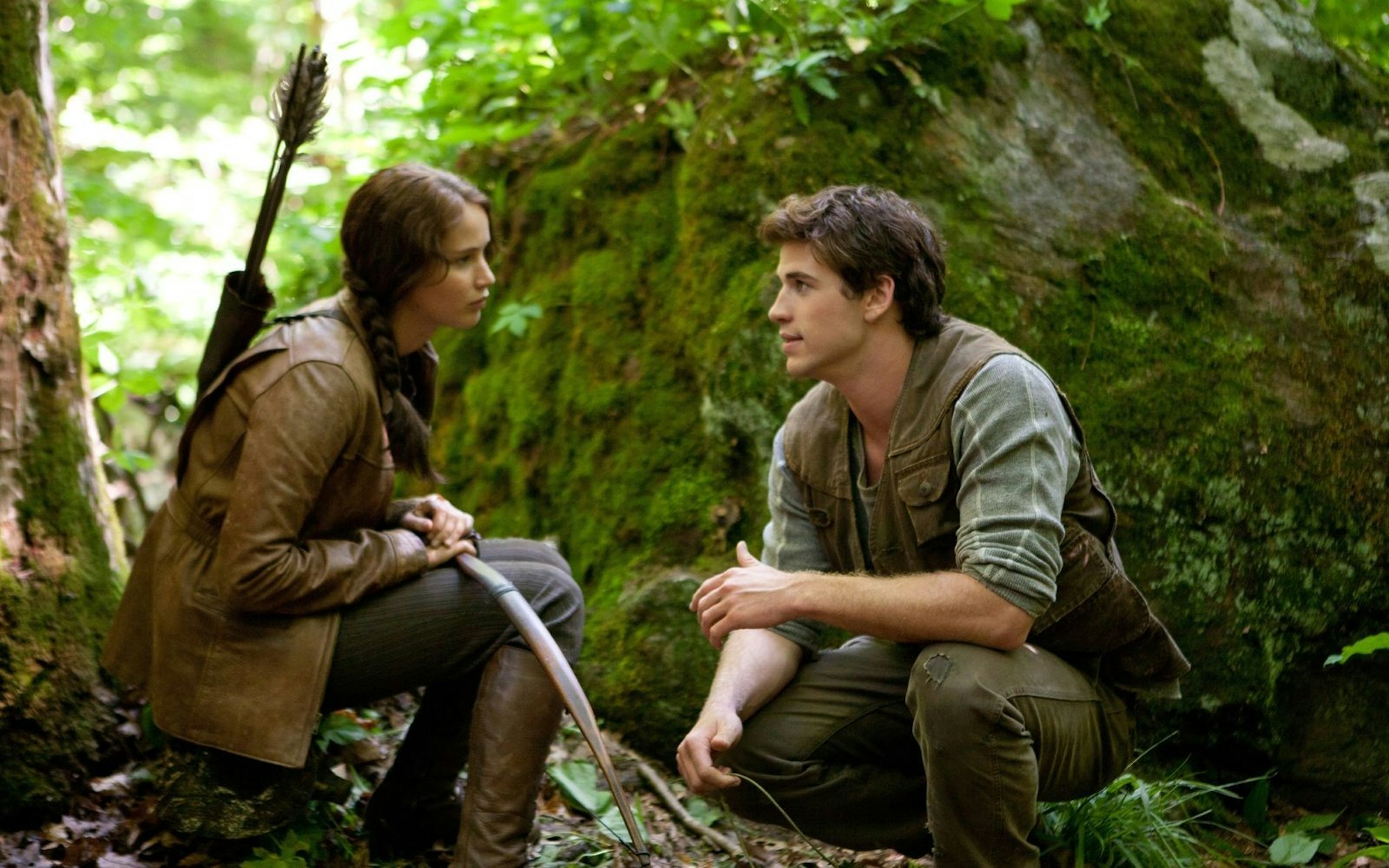 Die Liebe zur Jagd und der Tod ihrer Väter verbindet sie: Katniss (Jennifer Lawrence) und Gale (Liam Hemsworth). (Bild: Studiocanal GmbH)