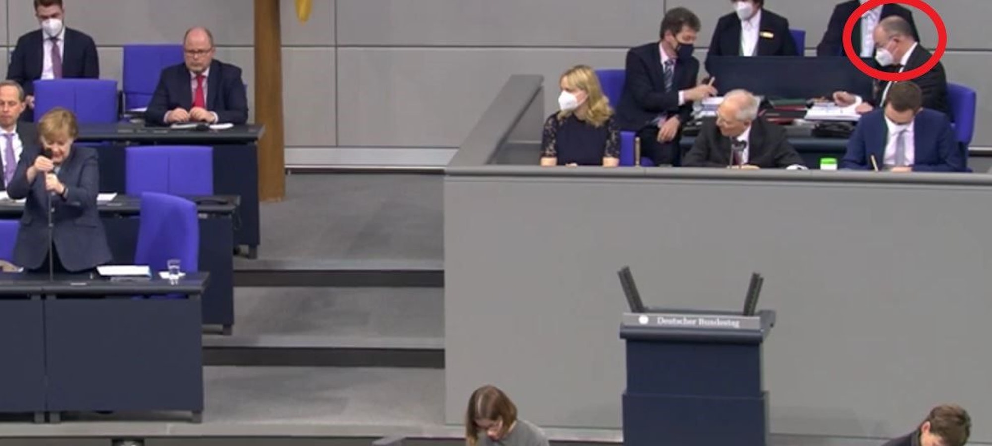 Jens Singer (Roter Kreis) ist Jurist im Bundestag. Foto honorarfrei