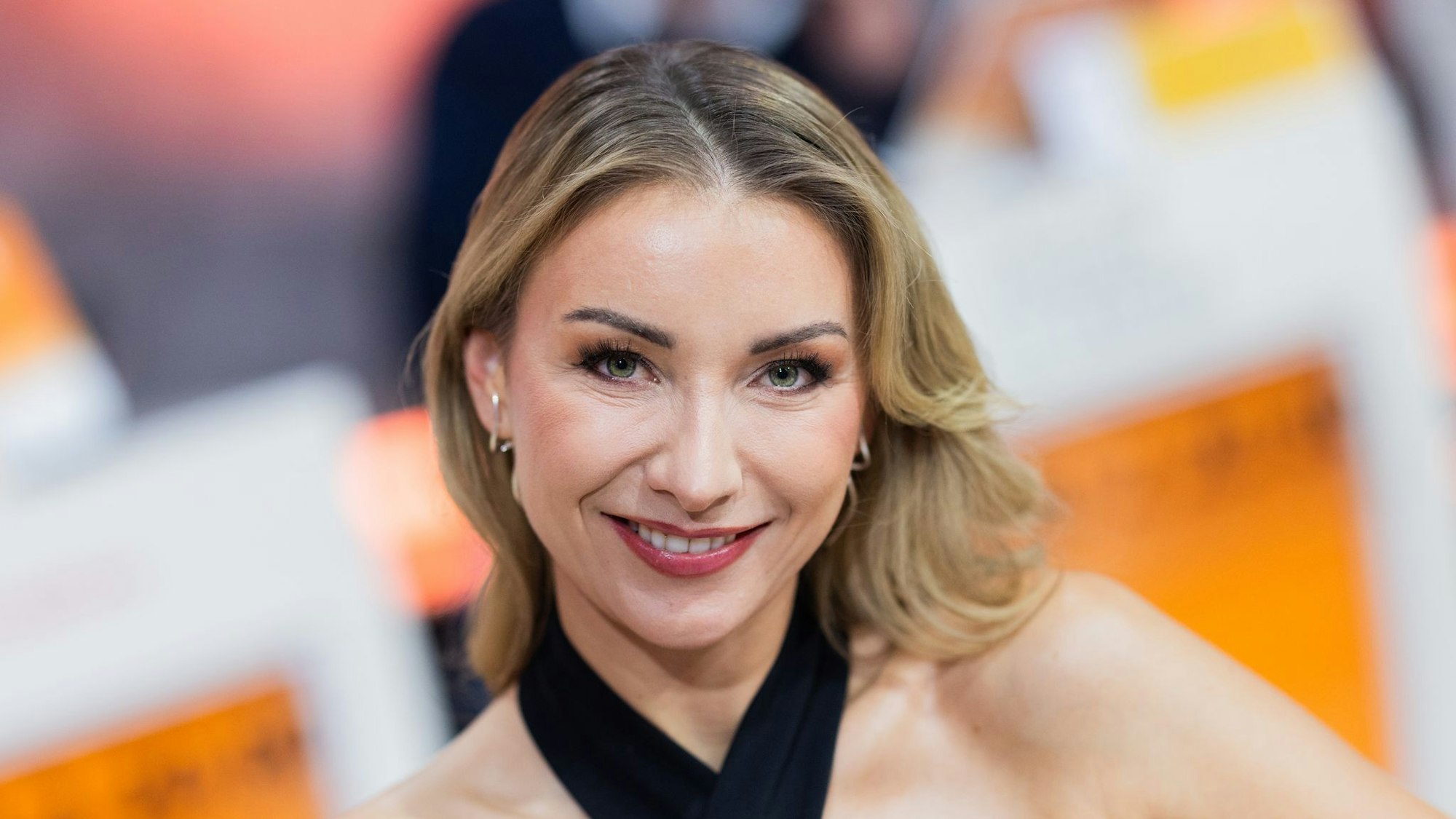 Anna-Carina Woitschack lächelt.