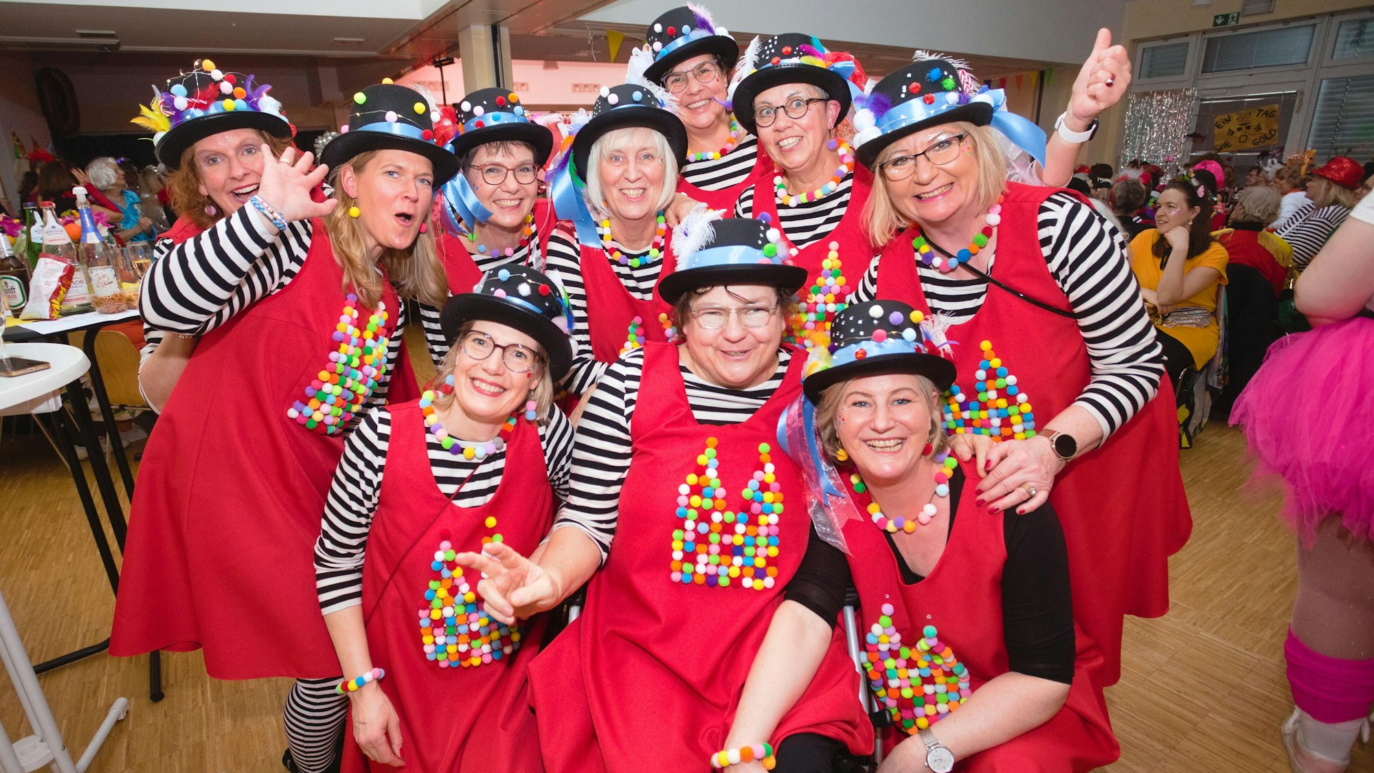 Denn mir sin Heier Mädcher: Im Pfarrsaal war was los.