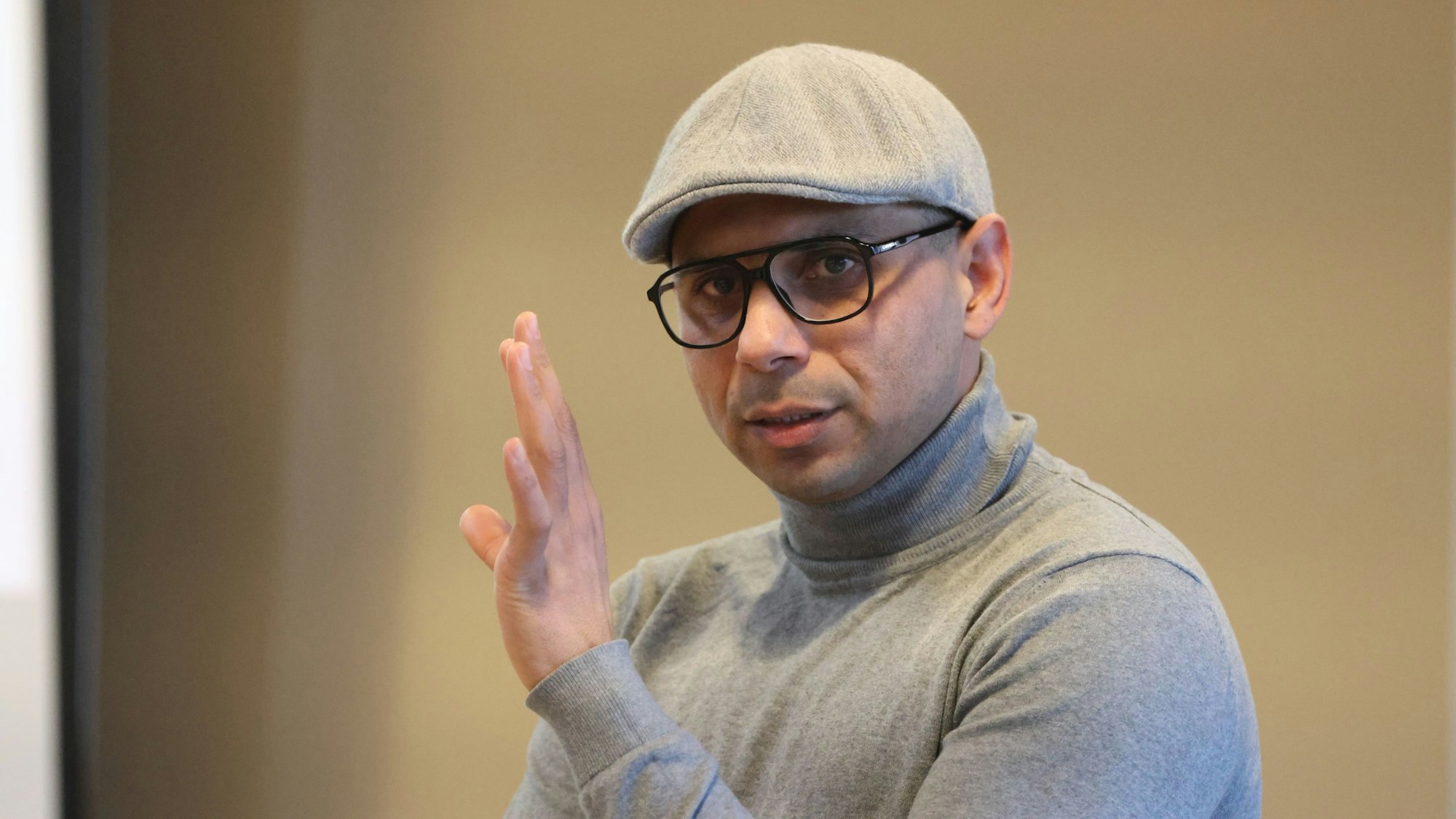 Der Caritas-Experte Jamel Othmani im Porträt.