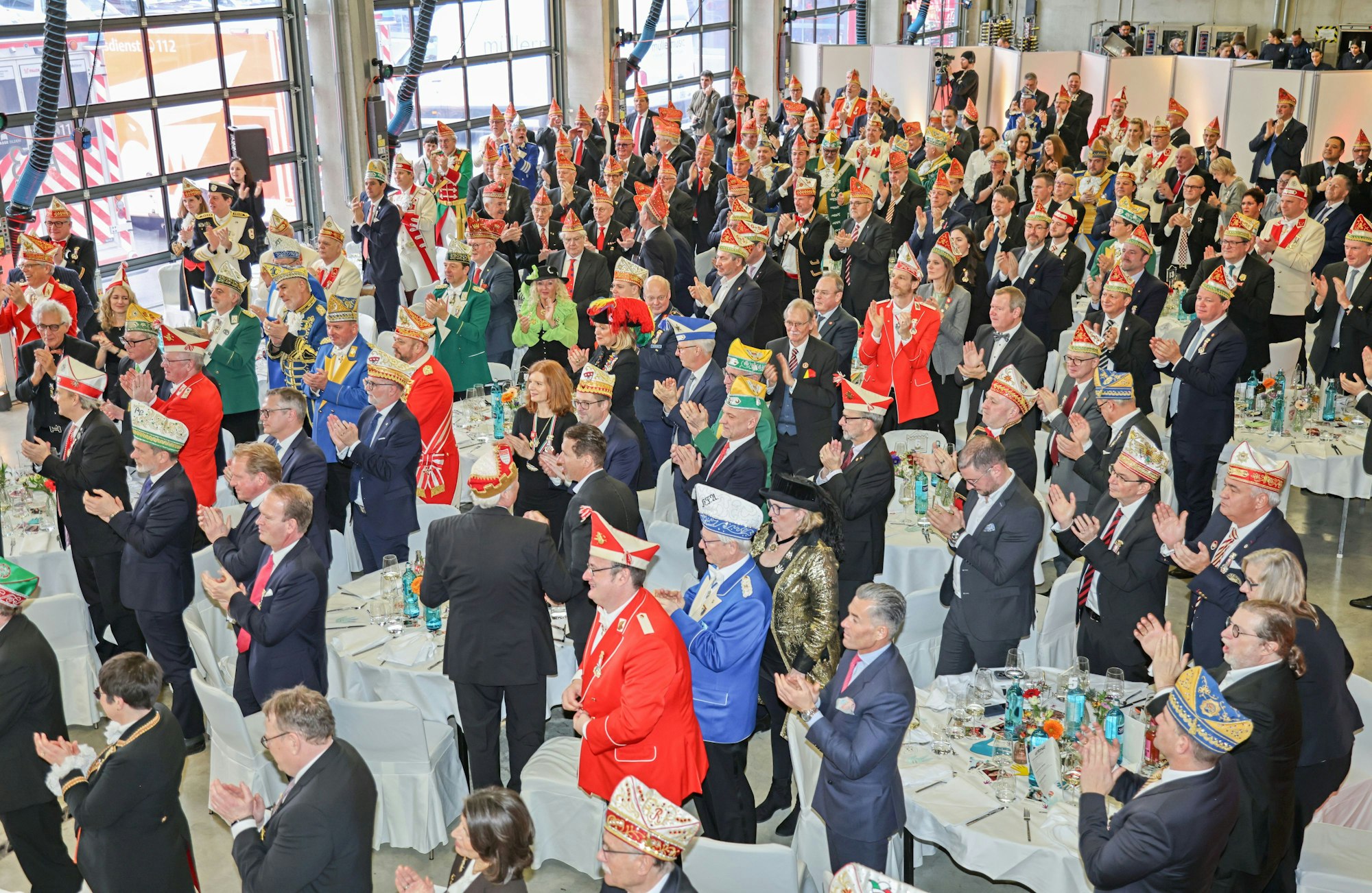 Stehend applaudierten die geladenen Gäste in der Feuerwache 10.