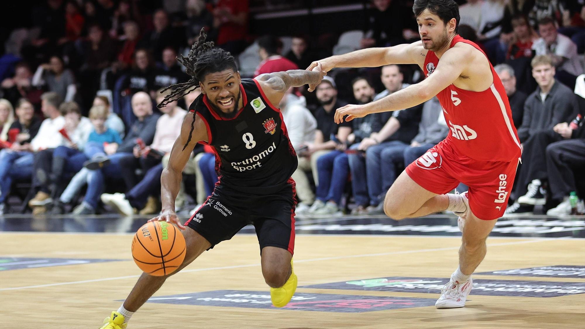 18.01.2026 - Basketball - Saison 2025 2026 - 2. Bundesliga Pro-A - 18. Spieltag: Nürnberg Falcons Basketball Club NBC - Bayer Giants Leverkusen - Sportfoto Zink / DaMa - xdaxmax - Kobe Langley 8, Bayer Giants Leverkusen Tim Köpple Koepple 5, Nürnberg Falcons BC NBC *** 18 01 2026 Basketball Season 2025 2026 2 Bundesliga Pro A 18 Matchday Nuremberg Falcons Basketball Club NBC Bayer Giants Leverkusen Sportfoto Zink DaMa xdaxmax Kobe Langley 8, Bayer Giants Leverkusen Tim Köpple Koepple 5, Nuremberg Falcons BC NBC