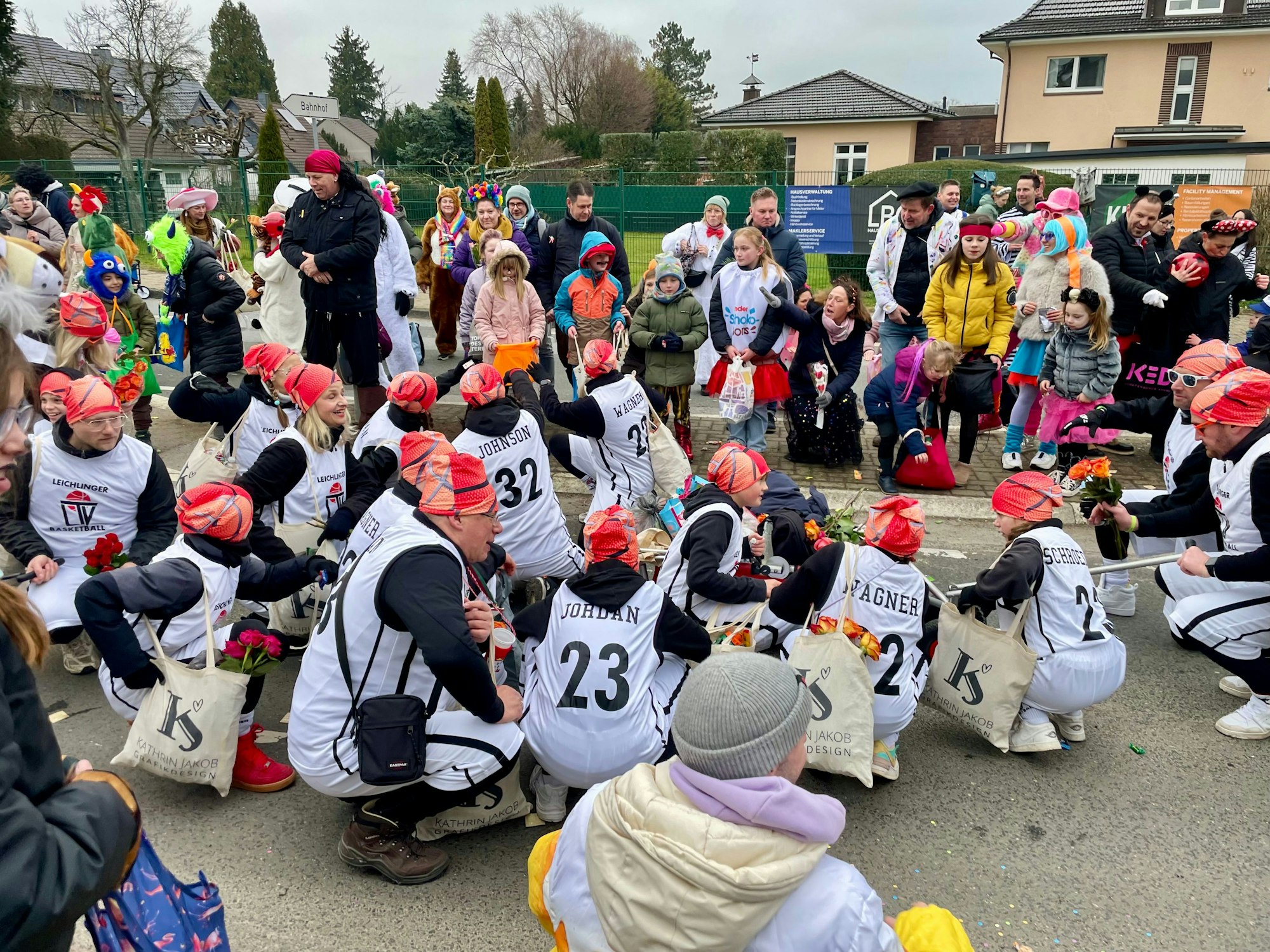 „Alle hinsetzen“ hieß es von den Basketballern vom LTV.