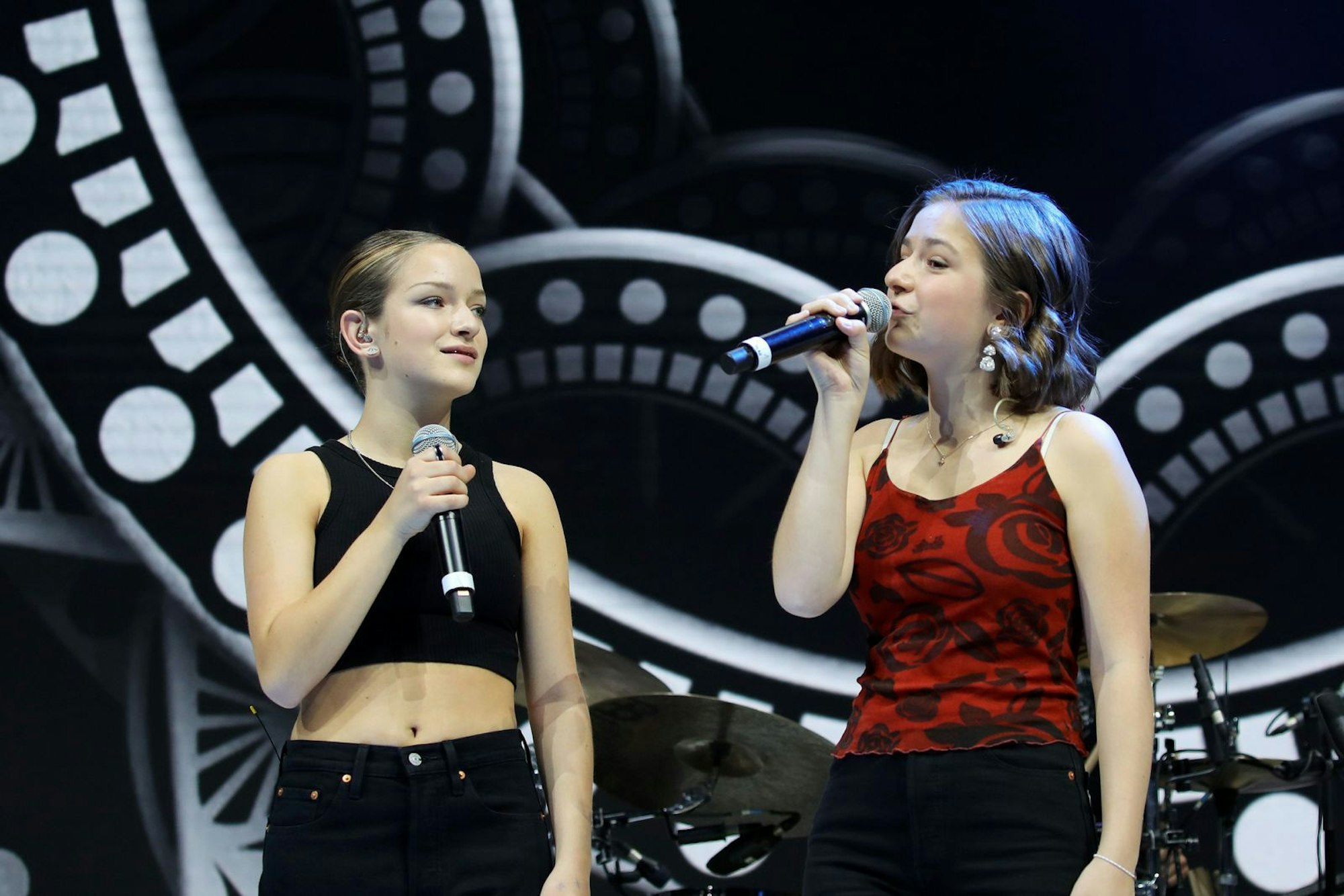 Die Schwestern Mimi und Josefin ließen mit ihrer Interpretation des Radiohead-Gänsehauthits „Creep“ bei den Blind Auditions 2019 keine Augen trocken. (Bild: Andreas Rentz / Getty Images for Greentech Festival)