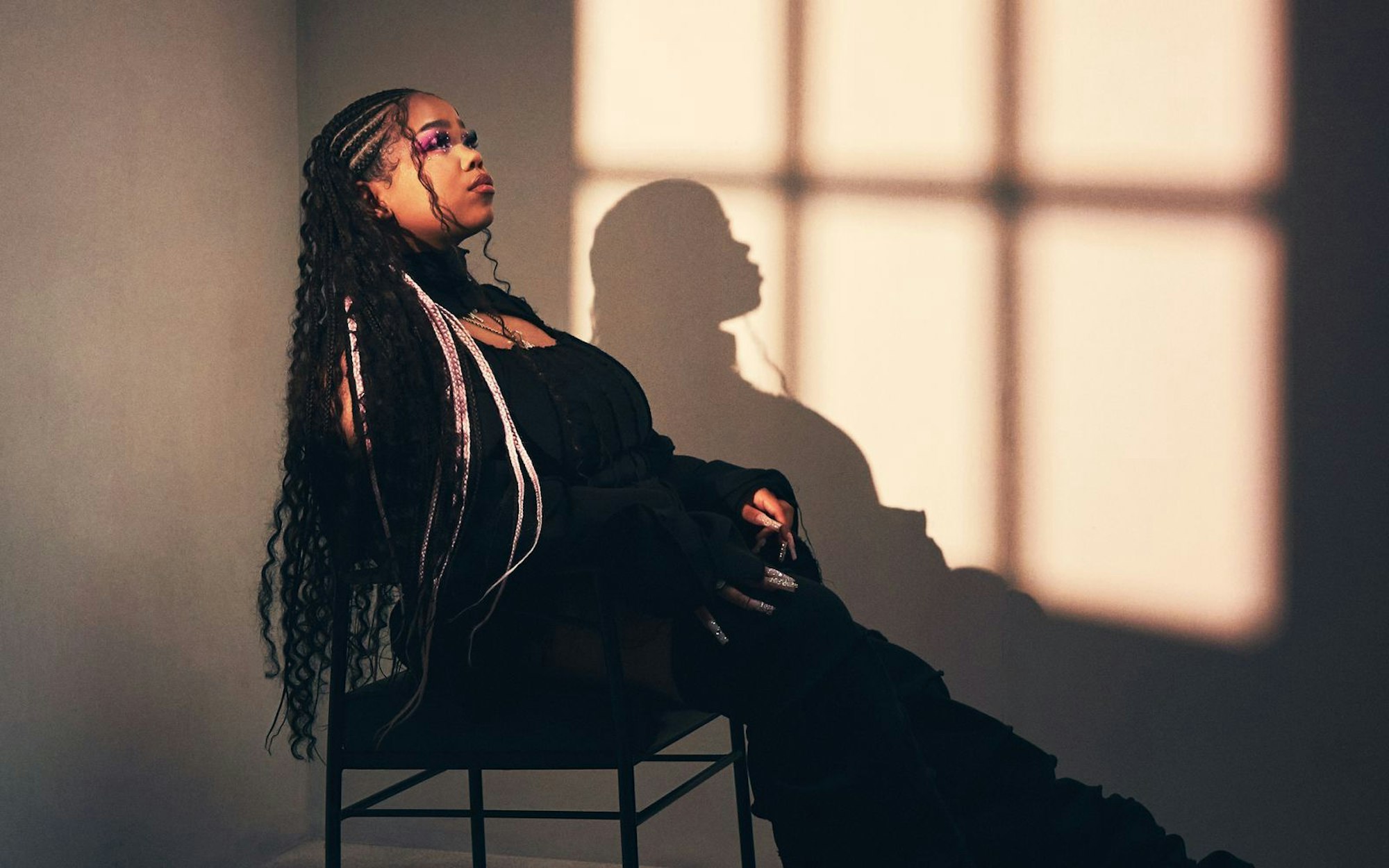 Im November 2023 erschien mit „Therapy“ das Debütalbum von Joe Wees, das es bis Platz 15 der deutschen Charts schaffte. (Bild: Universal / Lillie Eiger)