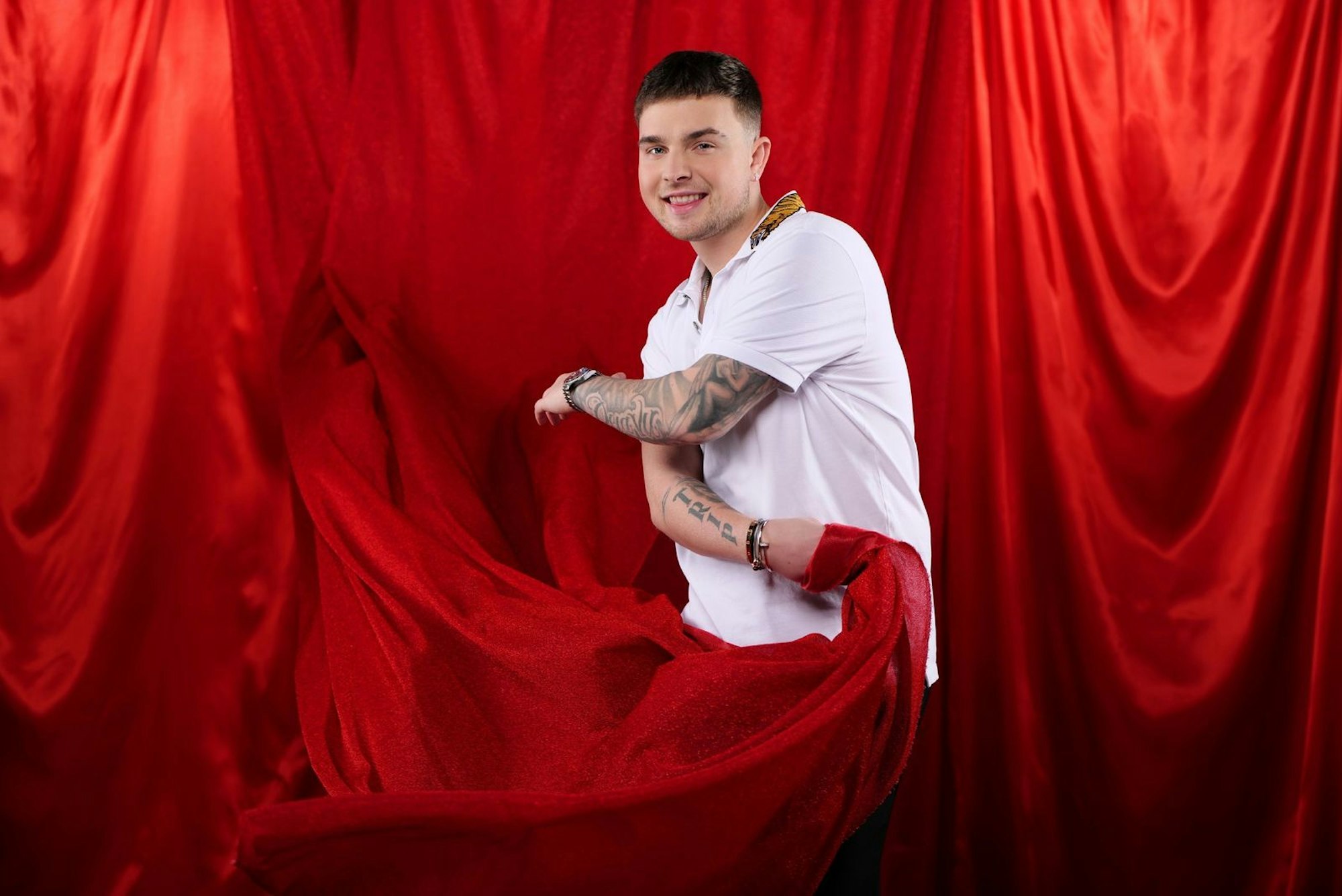 Sein Taktgefühl bewies Popsänger Mike Singer auch bei „Let's Dance“, wo er 2022 mit Tanzpartnerin Christina Luft einen achtbaren siebten Platz belegte. (Bild: RTL / Stefan Gregorowius)