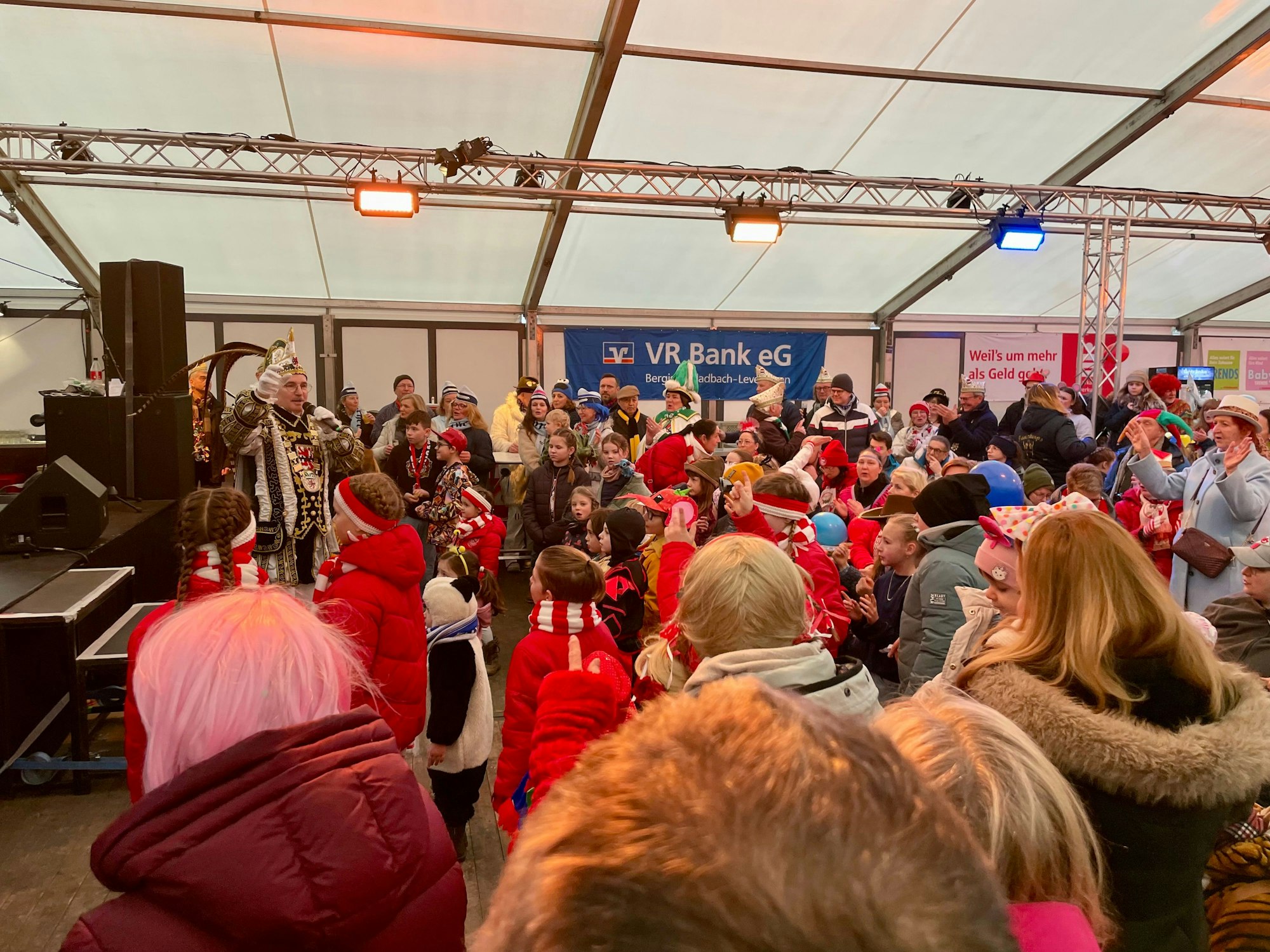 Prinz Rogério ist mittendrin.