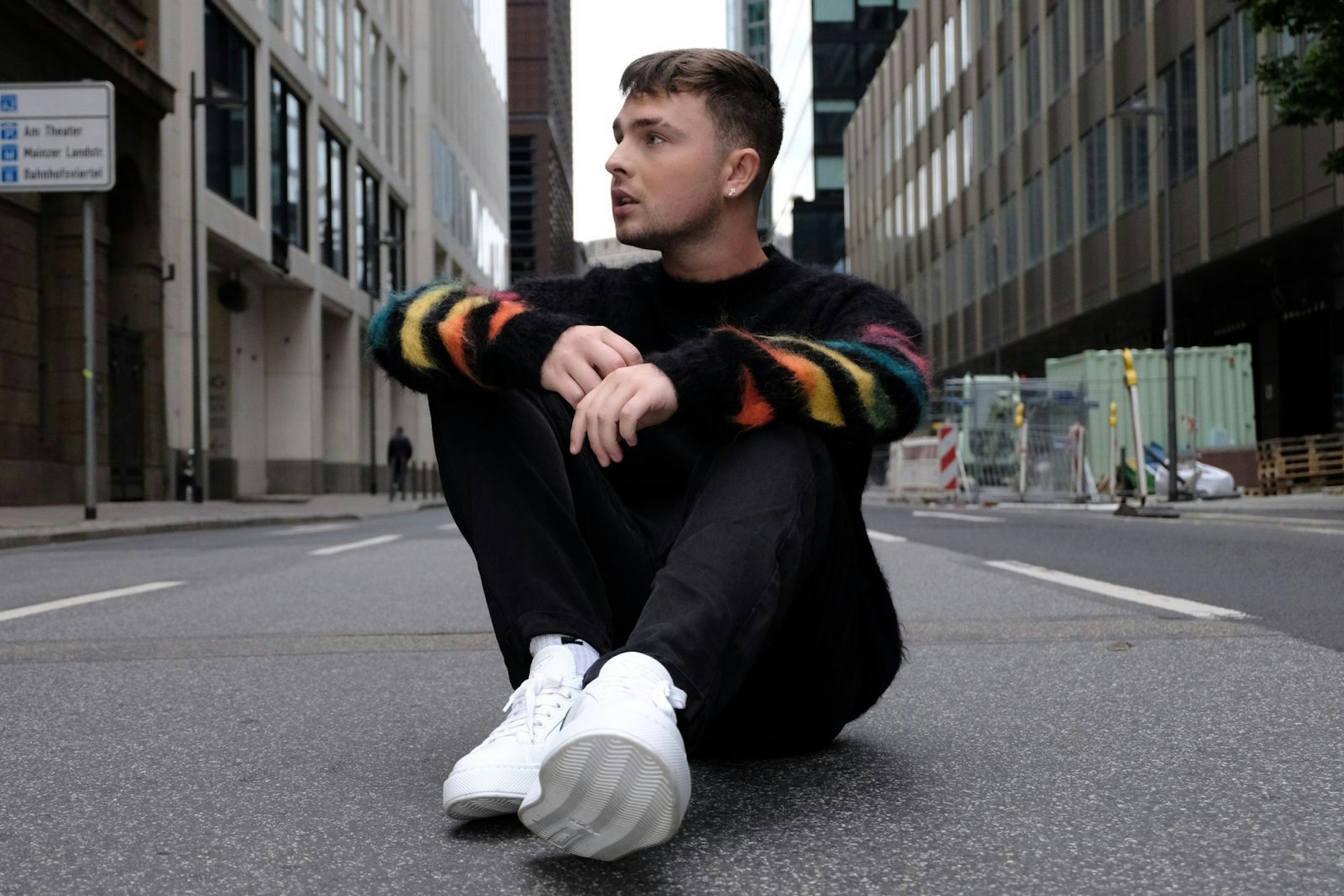 Bis heute ließ Mike Singer vier weitere Alben folgen, drei davon (zuletzt „Emotions“, 2022) landeten ebenfalls ganz oben in den Hitlisten. (Bild: Universal Music)