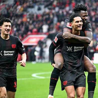 Fussball, Bundesliga, Deutschland, Herren, Saison 2025/2026, 22. Spieltag, BayArena Leverkusen: Bayer Leverkusen - FC St. Pauli Jubel Jarell Quansah LEV nach seinem Tor zum 1:0, zusammen mit Edmond Tapsoba LEV. Jubel, Freude, Aktion. *** Football, Bundesliga, Germany, Men, Season 2025 2026, 22 Matchday, BayArena Leverkusen Bayer Leverkusen FC St Pauli Cheers Jarell Quansah LEV after his goal for 1 0, together with Edmond Tapsoba LEV Cheers, joy, action