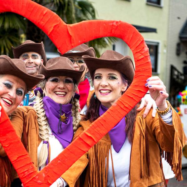 Ein Herz für Weilerswist, ein Herz für Karneval: Die Gruppe um Regina Arz war herrlich jeck.
