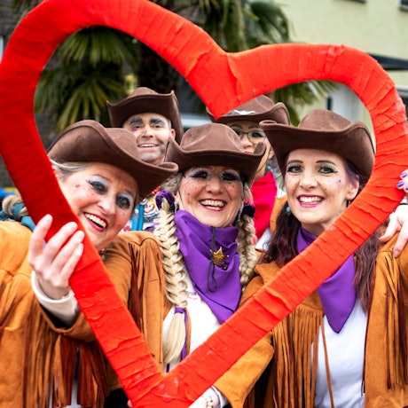 Ein Herz für Weilerswist, ein Herz für Karneval: Die Gruppe um Regina Arz war herrlich jeck.