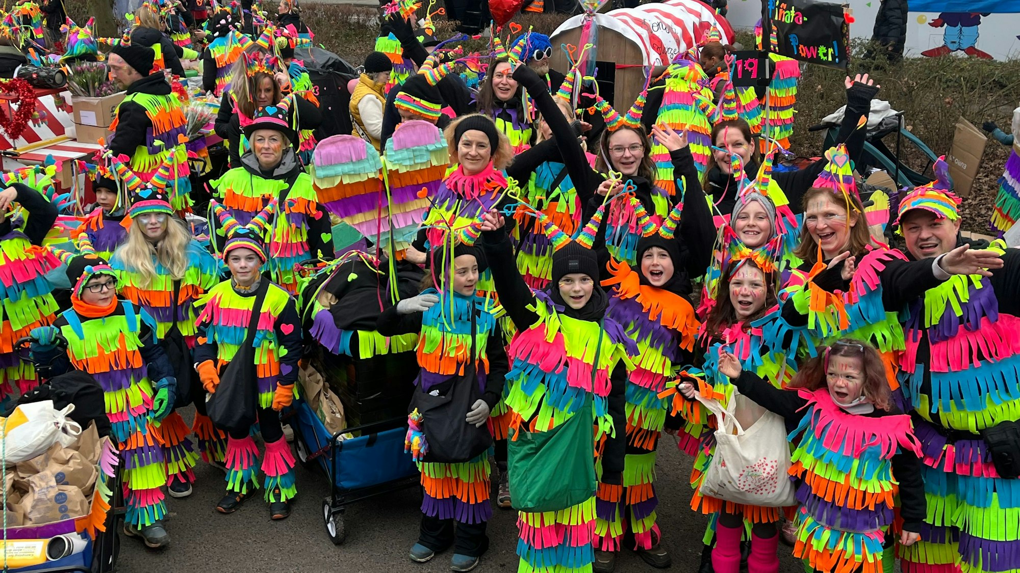 Die Kita und GGS Morsbroicher Straße haben den großen Kamellepokal der KG Grün-Weiß Schlebusch gewonnen.