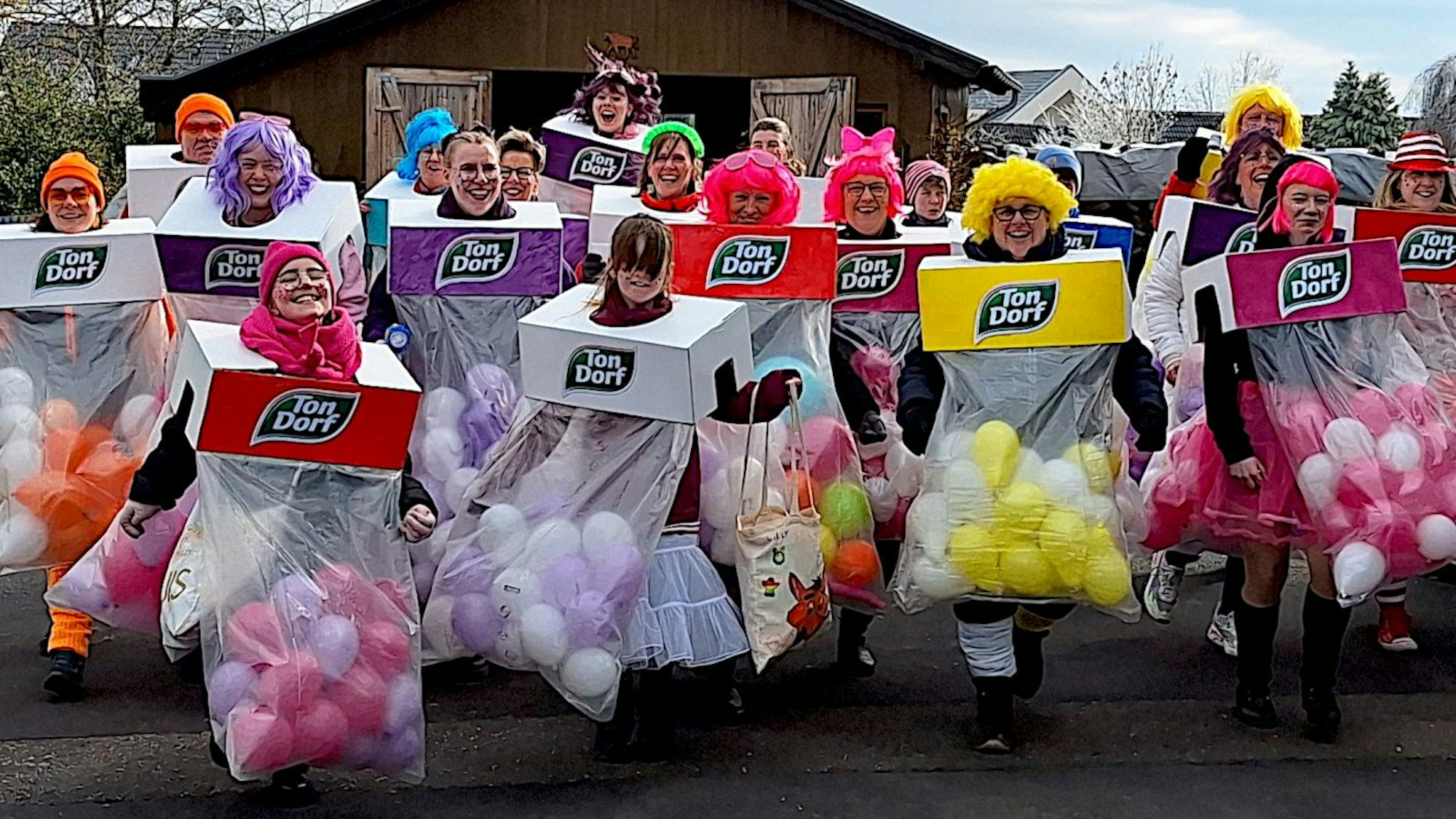 Diese Clique ging als Pfefferminzdosen der Marke „Tondorf“.