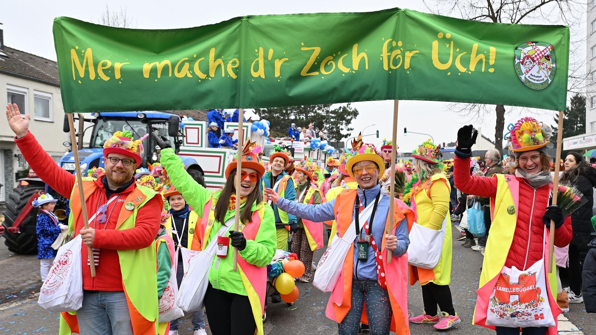 Die Fußgruppe der KG Für Uns Pänz trug neonfarbene Kostüme