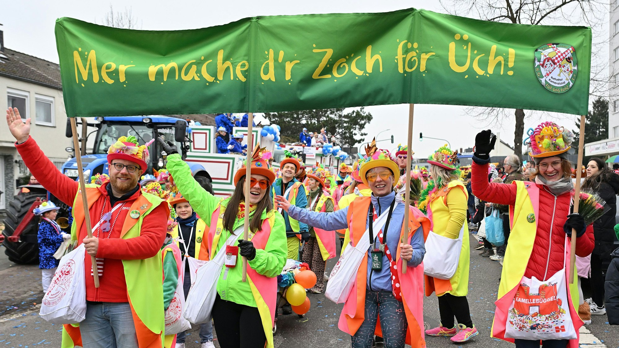 Die Fußgruppe der KG Für Uns Pänz trug neonfarbene Kostüme