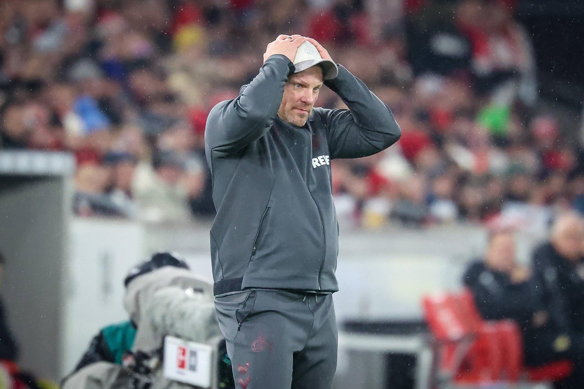 FC-Trainer Lukas Kwasniok litt am Samstagabend in Stuttgart mit seiner Mannschaft.