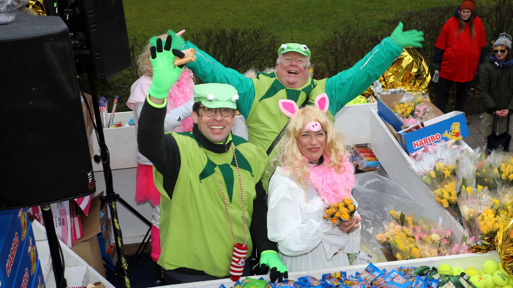 Der ehemalige Bürgermeisterkandidat Alexander Felsch (CDU) ist als Kermit verkleidet.