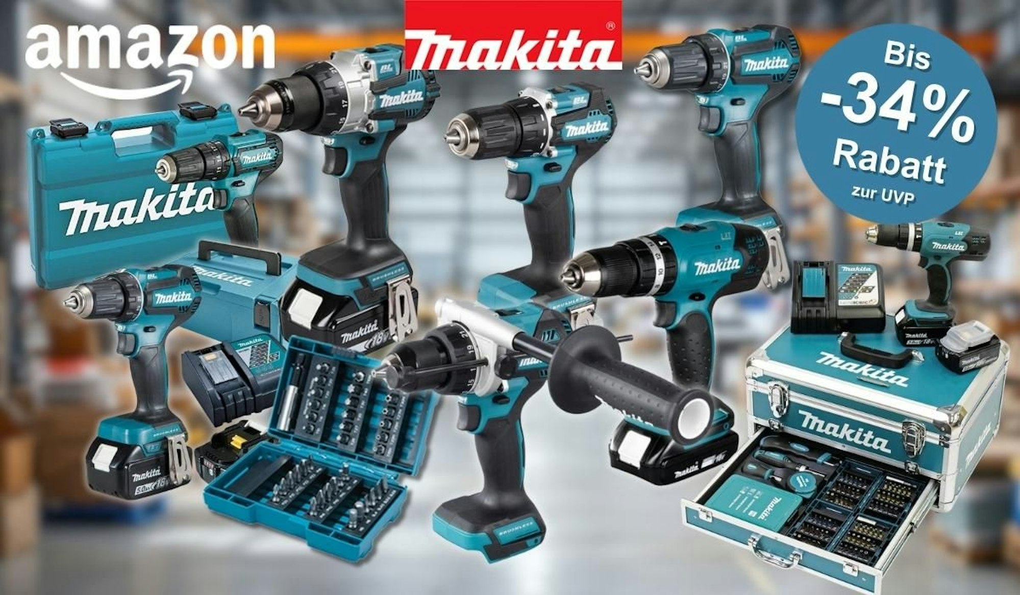 Makita Werkzeug wie Akku-Bohrschrauber und Akku-Schlagbohrschrauber und Zubehör vor einer Werkzeughalle mit Regalen und Werkzeugen im Hintergrund.