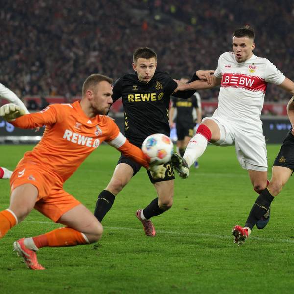 Demirovic ist Martel entwischt, Marvin Schwäbe hat keine Abwehrchance - 1:2.