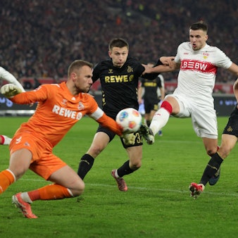 Demirovic ist Martel entwischt, Marvin Schwäbe hat keine Abwehrchance - 1:2.