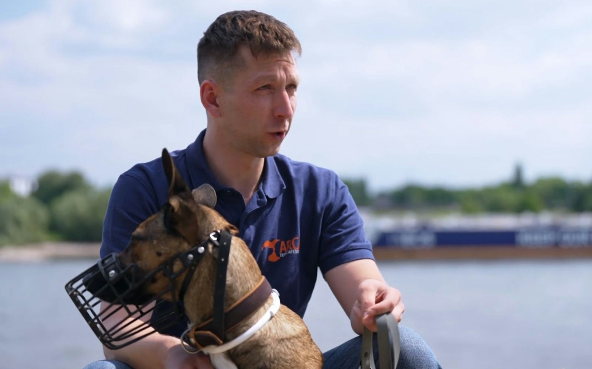 Herrchen Jeromé und die nervöse Hündin Sugar sind zusammen gewachsen. (Bild: RTL)