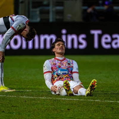 3. Fussball Bundesliga. Viktoria Köln - Erzgebirge Aue, 24. Spieltag, am 13.02.2026 Enttäuschte Gesichter bei Lucas Wolf Viktoria Köln, 21, und Leonhard Münst Viktoria Köln, 5, 3. Fussball Bundesliga. Viktoria Köln - Erzgebirge Aue, 24. Spieltag, am 13.02.2026, Sportpark Höhenberg. DFB REGULATIONS PROHIBIT ANY USE OF PHOTOGRAPHS AS IMAGE SEQUENCES AND/OR QUASI-VIDEO. *** 3 Soccer Bundesliga Viktoria Köln Erzgebirge Aue, 24 Matchday, on 13 02 2026 Disappointed faces at Lucas Wolf Viktoria Köln, 21 , and Leonhard Münst Viktoria Köln, 5 , 3 Soccer Bundesliga Viktoria Köln Erzgebirge Aue, 24 Matchday, on 13 02 2026, Sportpark Höhenberg DFB REGULATIONS PROHIBIT ANY USE OF PHOTOGRAPHS AS IMAGE SEQUENCES AND OR QUASI VIDEO Copyright: xBEAUTIFULxSPORTS/Erlhofx