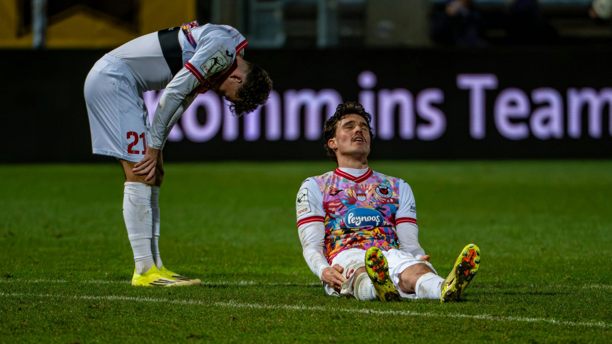 3. Fussball Bundesliga. Viktoria Köln - Erzgebirge Aue, 24. Spieltag, am 13.02.2026 Enttäuschte Gesichter bei Lucas Wolf Viktoria Köln, 21, und Leonhard Münst Viktoria Köln, 5, 3. Fussball Bundesliga. Viktoria Köln - Erzgebirge Aue, 24. Spieltag, am 13.02.2026, Sportpark Höhenberg. DFB REGULATIONS PROHIBIT ANY USE OF PHOTOGRAPHS AS IMAGE SEQUENCES AND/OR QUASI-VIDEO. *** 3 Soccer Bundesliga Viktoria Köln Erzgebirge Aue, 24 Matchday, on 13 02 2026 Disappointed faces at Lucas Wolf Viktoria Köln, 21 , and Leonhard Münst Viktoria Köln, 5 , 3 Soccer Bundesliga Viktoria Köln Erzgebirge Aue, 24 Matchday, on 13 02 2026, Sportpark Höhenberg DFB REGULATIONS PROHIBIT ANY USE OF PHOTOGRAPHS AS IMAGE SEQUENCES AND OR QUASI VIDEO Copyright: xBEAUTIFULxSPORTS/Erlhofx