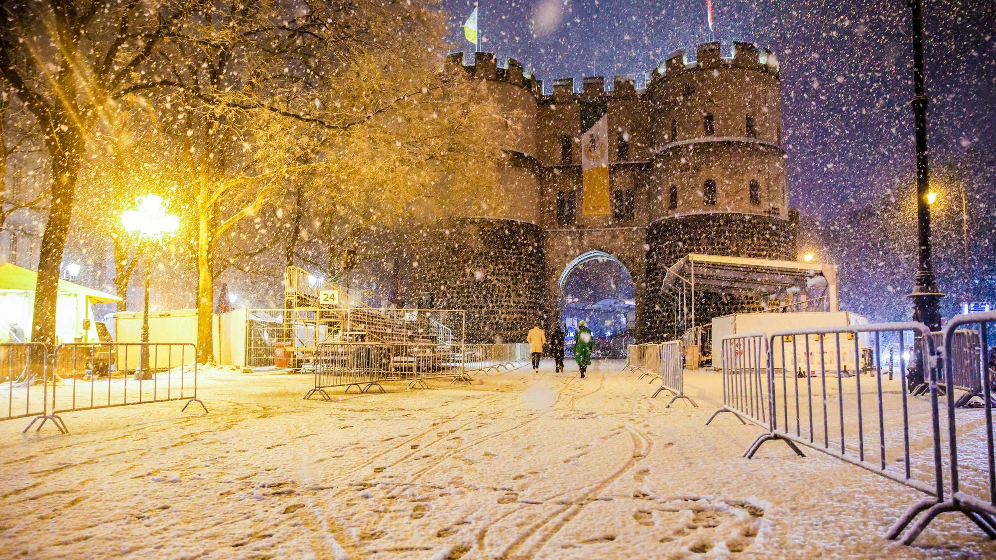 Auch der Rudolfplatz war mit Schneedecke bedeckt.