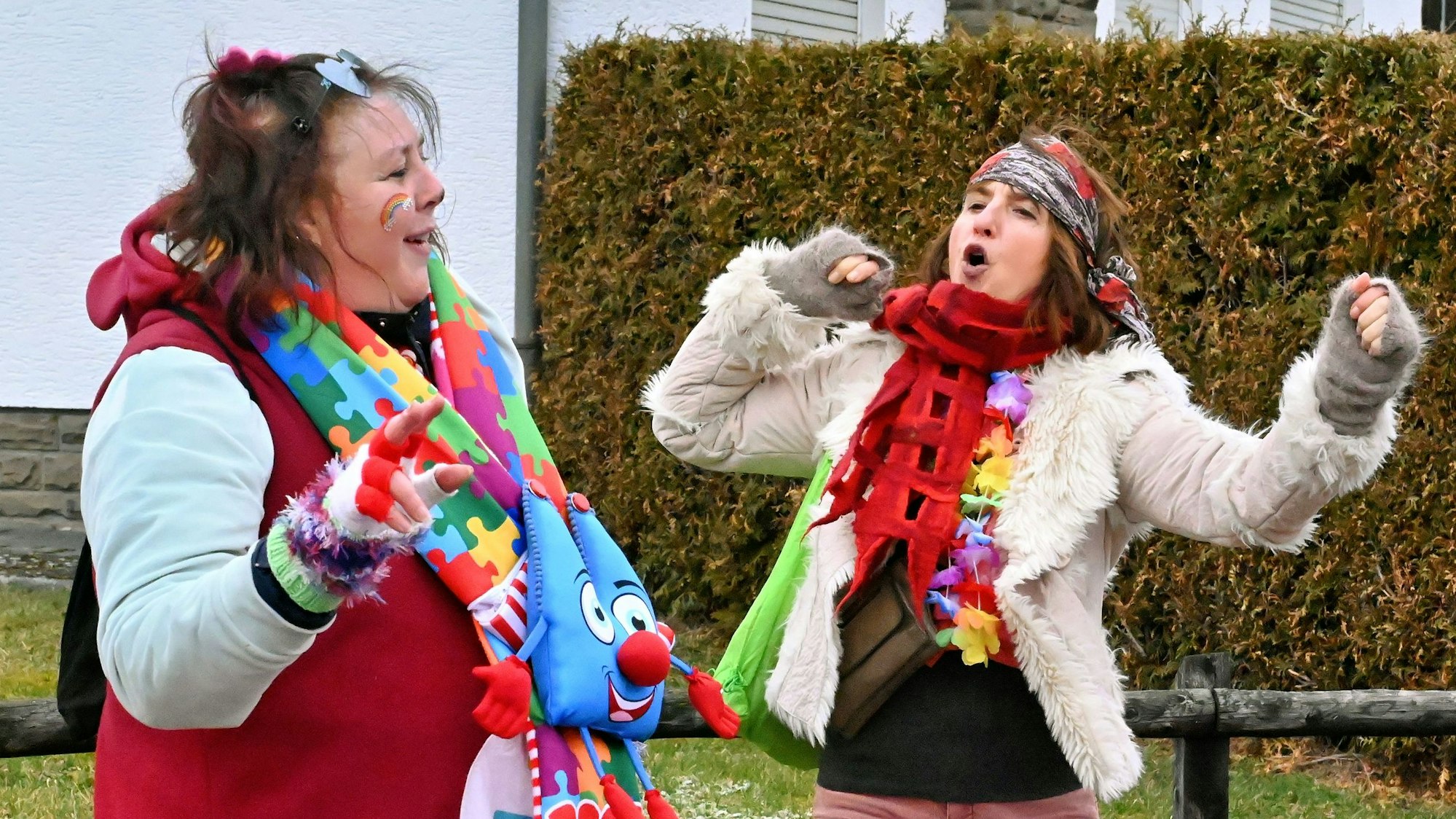 Am Straßenrand wurde ebenfalls nach Herzenslust gesungen und getanzt.