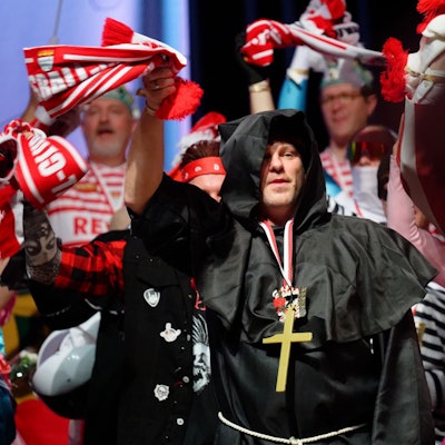 Auch FC-Trainer Lukas Kwasniok ist auf dem FC-Karnevalswagen am Rosenmontag dabei. (Archivbild)