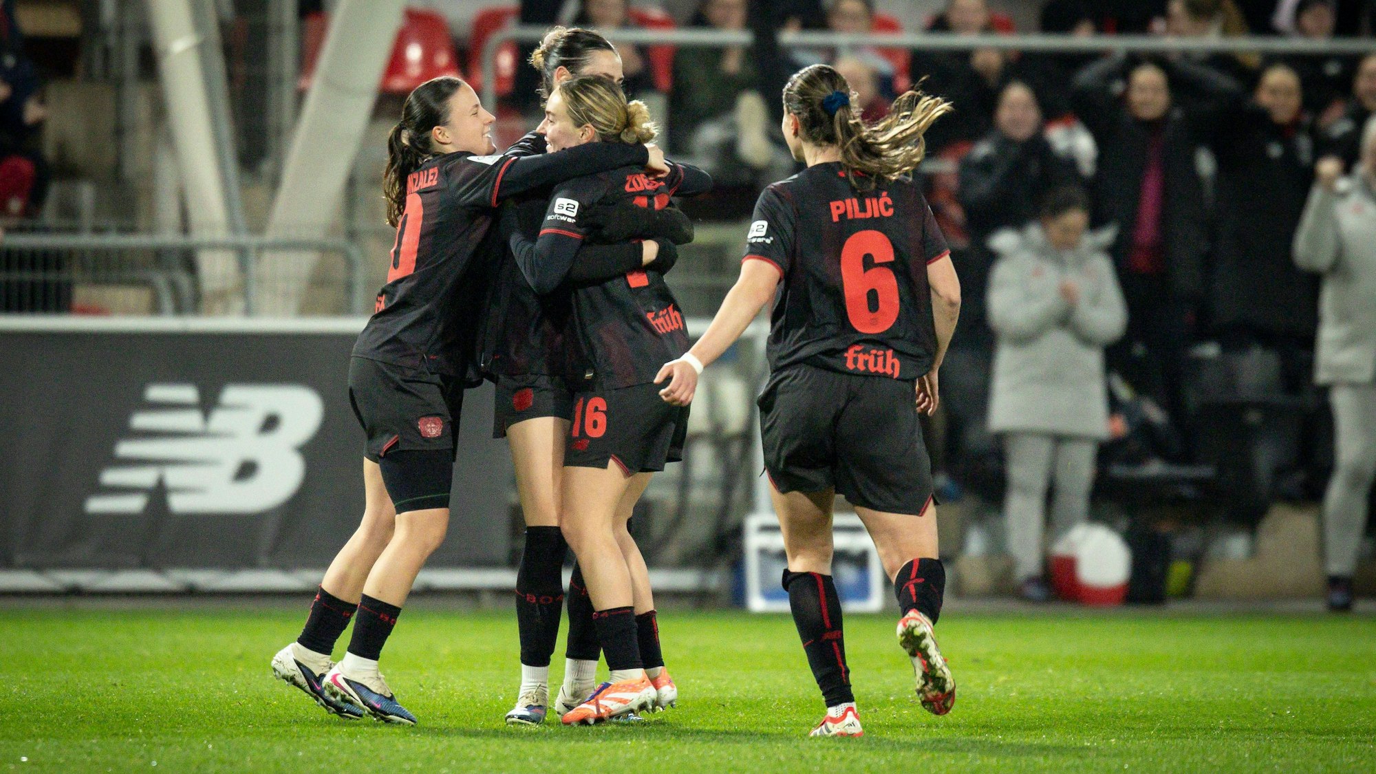 Frauen Fußball-Bundesliga Bayer 04 Leverkusen - 1. FC Köln, 13.02.2026 Torjubel nach dem 2:0 durch Sofie Zdebel Bayer 04 Leverkusen, 16 Bayer 04 Leverkusen - 1. FC Köln an Spieltag 18 der Google Pixel Frauen-Bundesliga am 13.02.2026 im Ulrich-Haberland-Stadion in Leverkusen Nordrhein-Westfalen. DFL REGULATIONS PROHIBIT ANY USE OF PHOTOGRAPHS AS IMAGE SEQUENCES AND/OR QUASI-VIDEO. *** Womens Soccer Bundesliga Bayer 04 Leverkusen 1 FC Köln, 13 02 2026 Goal celebration after the 2 0 by Sofie Zdebel Bayer 04 Leverkusen, 16 Bayer 04 Leverkusen 1 FC Köln on matchday 18 of the Google Pixel Womens Bundesliga on 13 02 2026 at Ulrich Haberland Stadium in Leverkusen North Rhine-Westphalia DFL REGULATIONS PROHIBIT ANY USE OF PHOTOGRAPHS AS IMAGE SEQUENCES AND OR QUASI VIDEO Copyright: xBEAUTIFULxSPORTS/AxelxKohringx