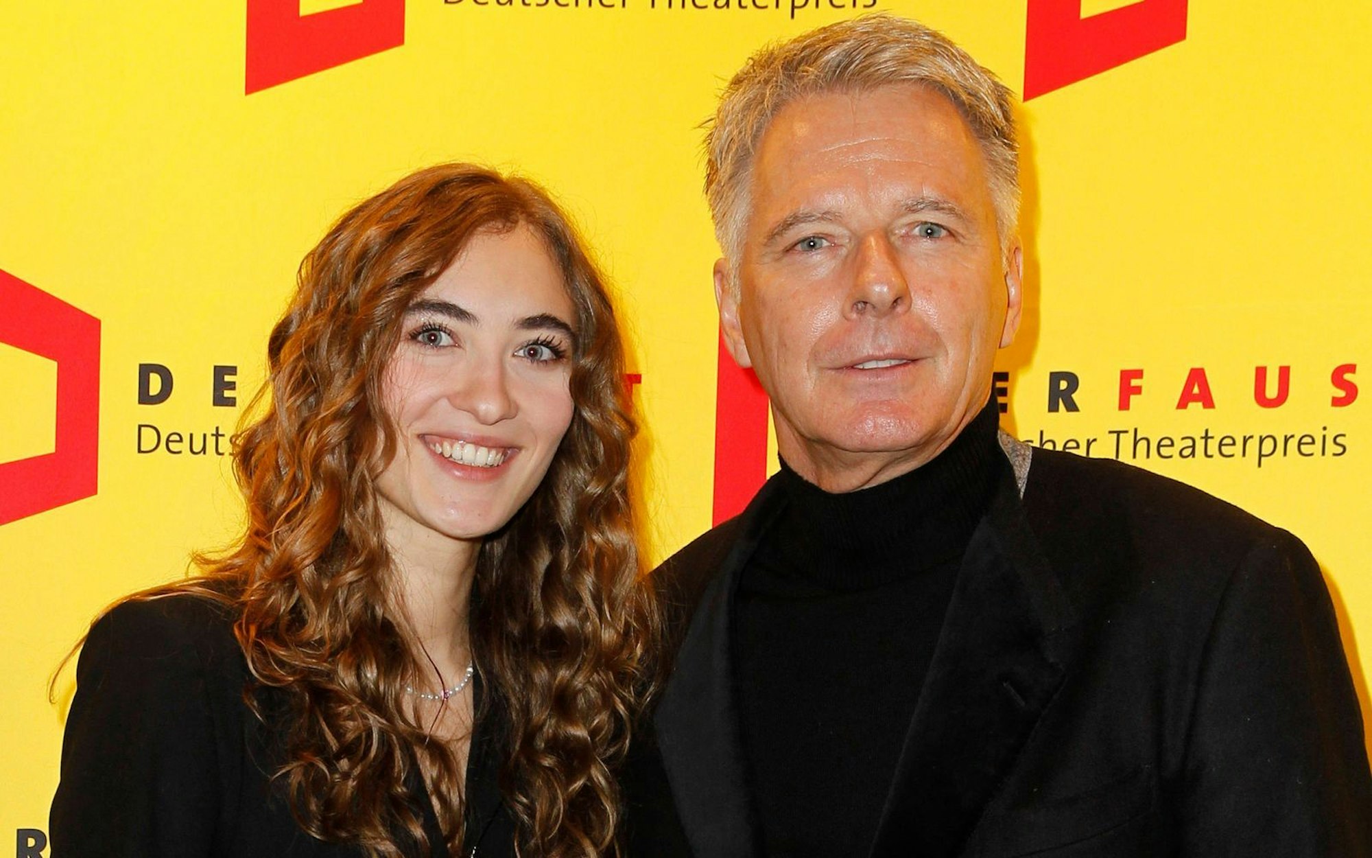 Genau wie ihr Vater steht auch Emmy Pilawa beruflich vor der Kamera. (Bild: IMAGO / Future Image)