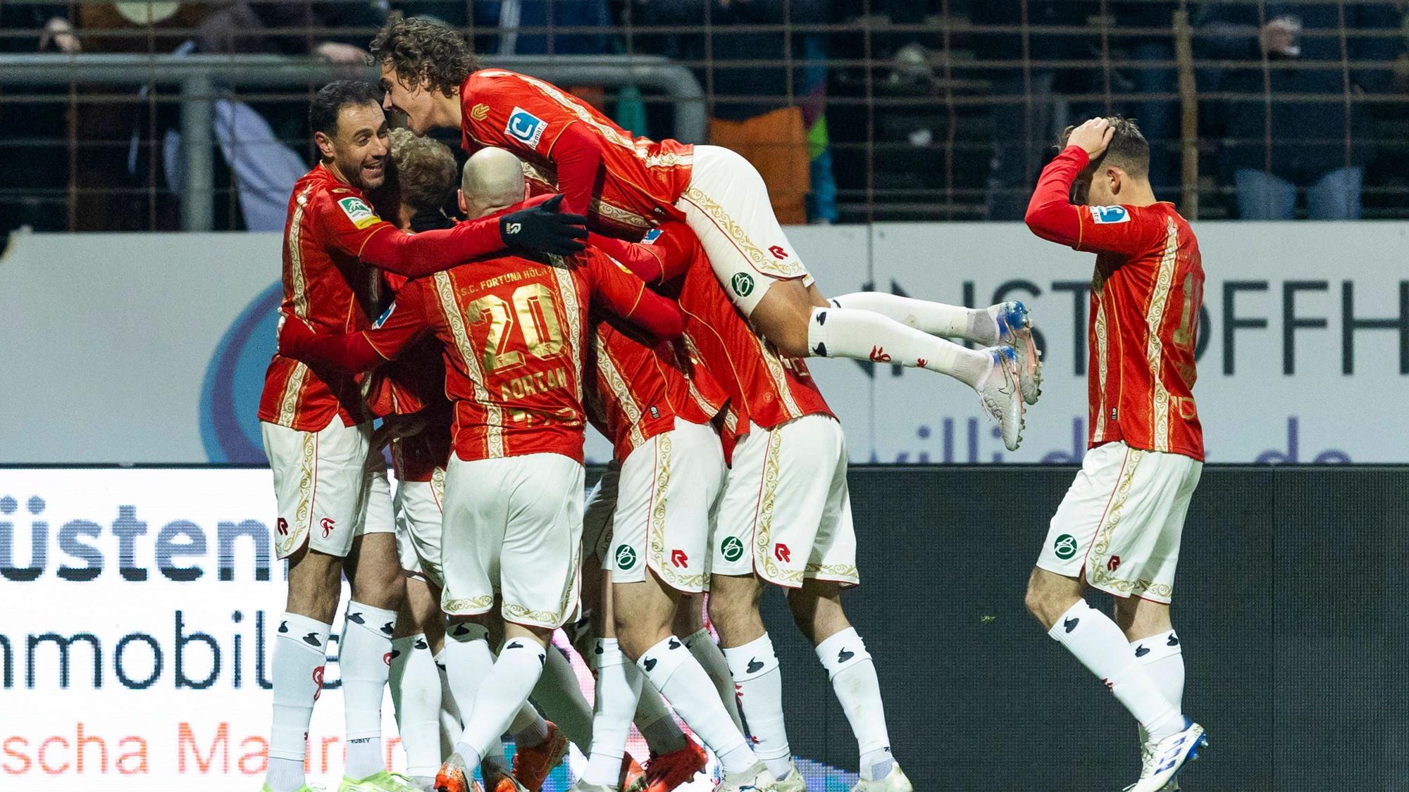 Regionalliga West: Fortuna Köln - FC Gütersloh, 13.02.2026 Jubel nach dem Tor zur 1:0 Führung durch Timo Bornemann Fortuna Köln, 19 Regionalliga West, Fortuna Köln - FC Gütersloh, 22. Spieltag, am 13.02.2026, Südstadion, Köln *** Regionalliga West Fortuna Köln FC Gütersloh, 13 02 2026 Cheers after Timo Bornemanns goal to give Fortuna Köln a 1-0 lead, 19 Regionalliga West, Fortuna Köln FC Gütersloh, 22 Matchday, on 13 02 2026, Südstadion, Cologne Copyright: xBEAUTIFULxSPORTS/Meuselx