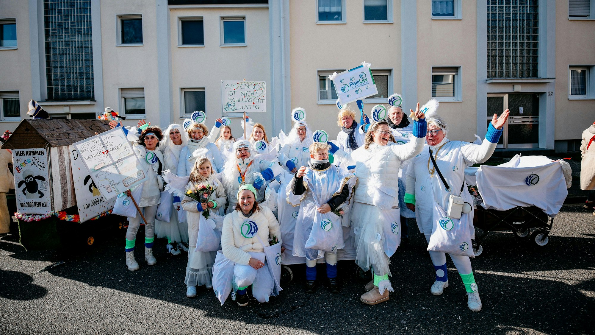 Das „Pallilev“-Team vor dem Zugbeginn.