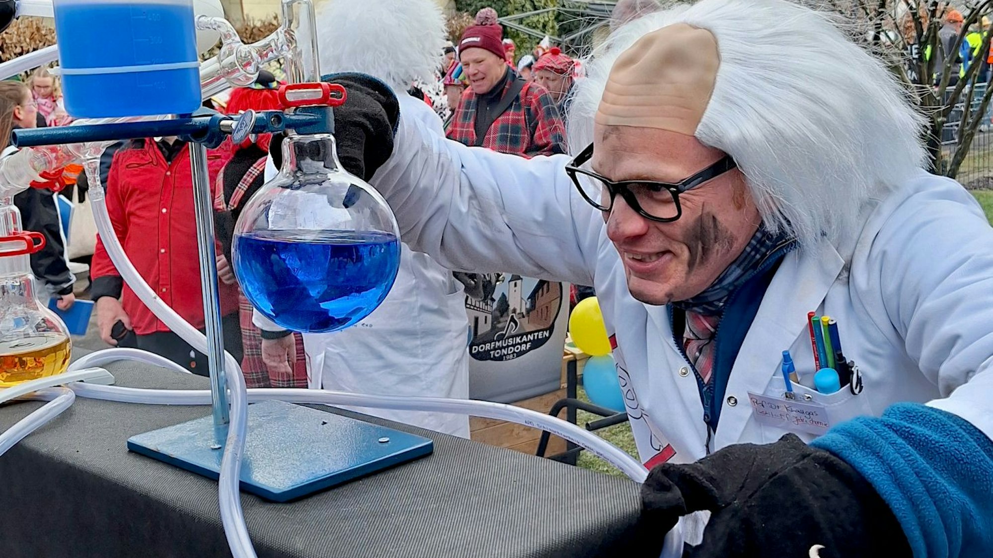 Was Chemiker Christian da angerichtet hatte, das wollte keiner so ganz genau wissen.