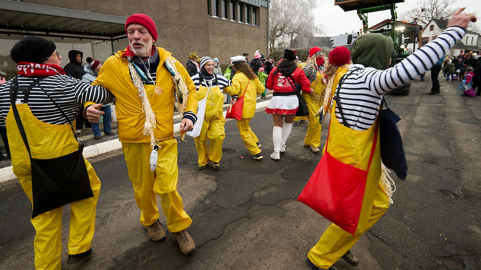 Einen Seemanstanz präsentierten die Fischer aus Ettelscheid.